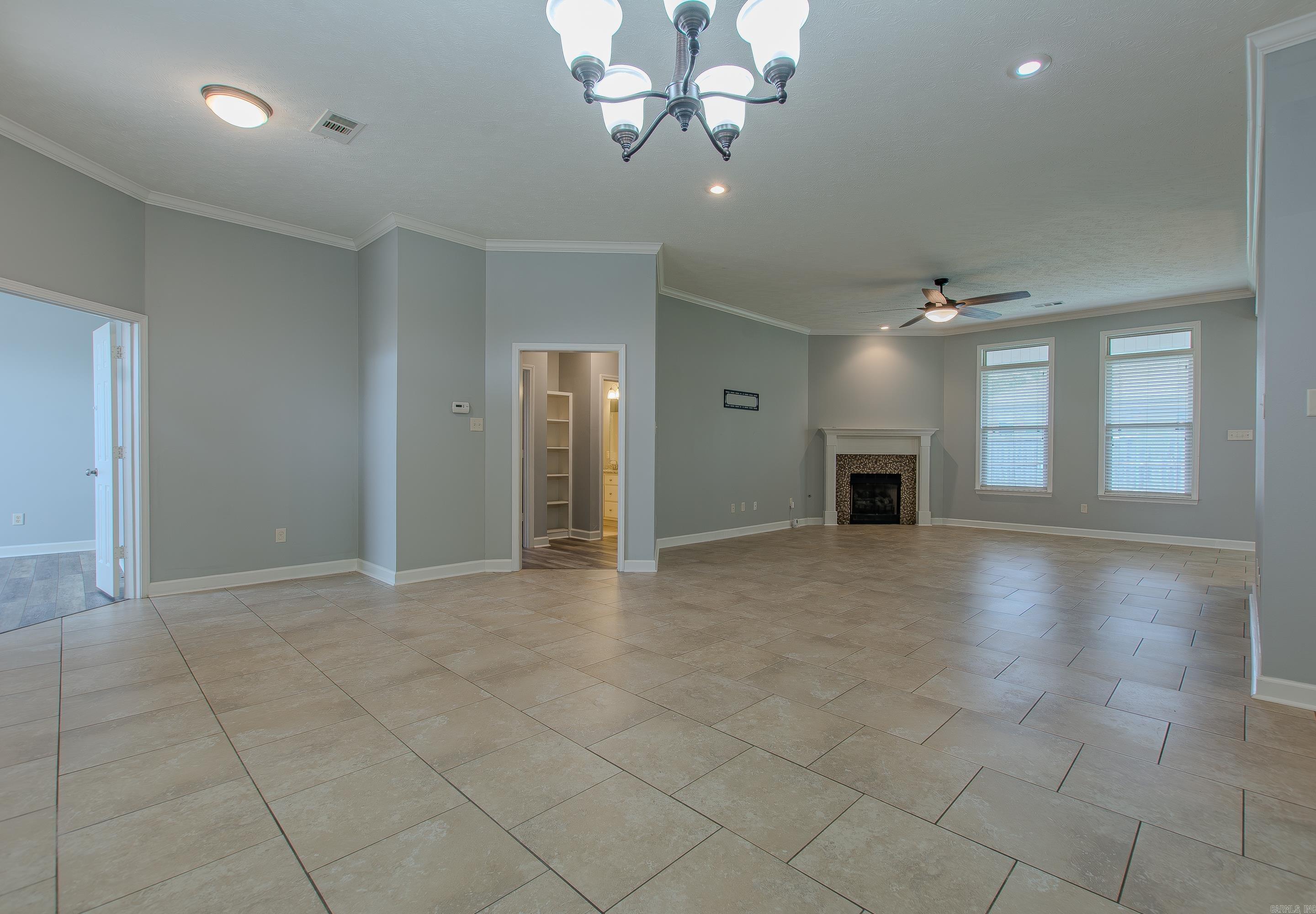 7104 Northlake Drive