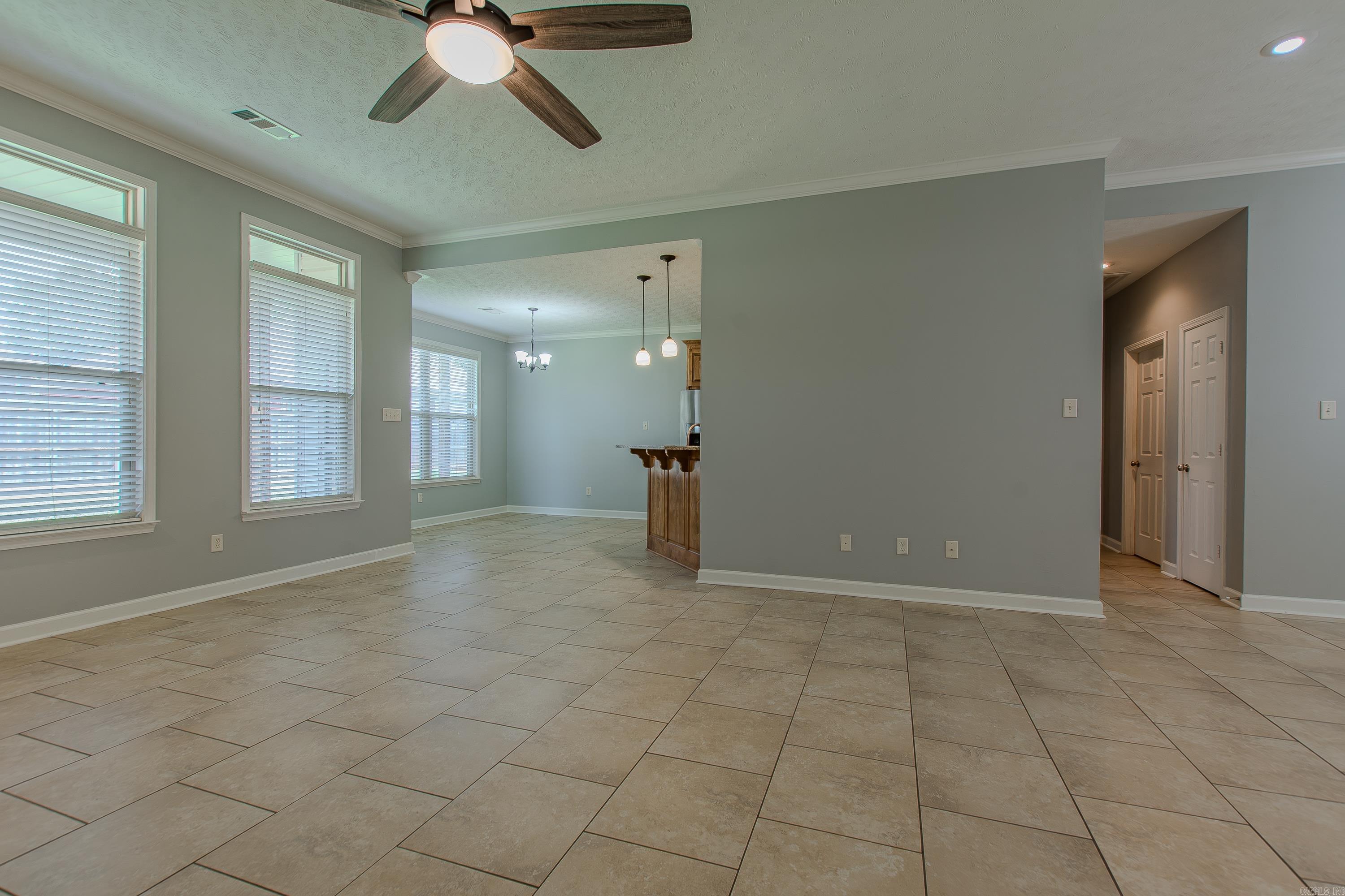 7104 Northlake Drive