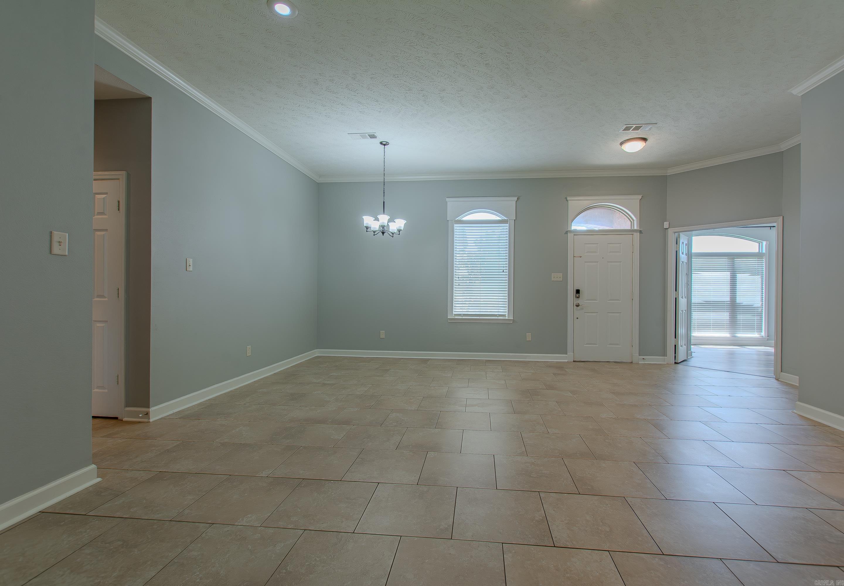 7104 Northlake Drive