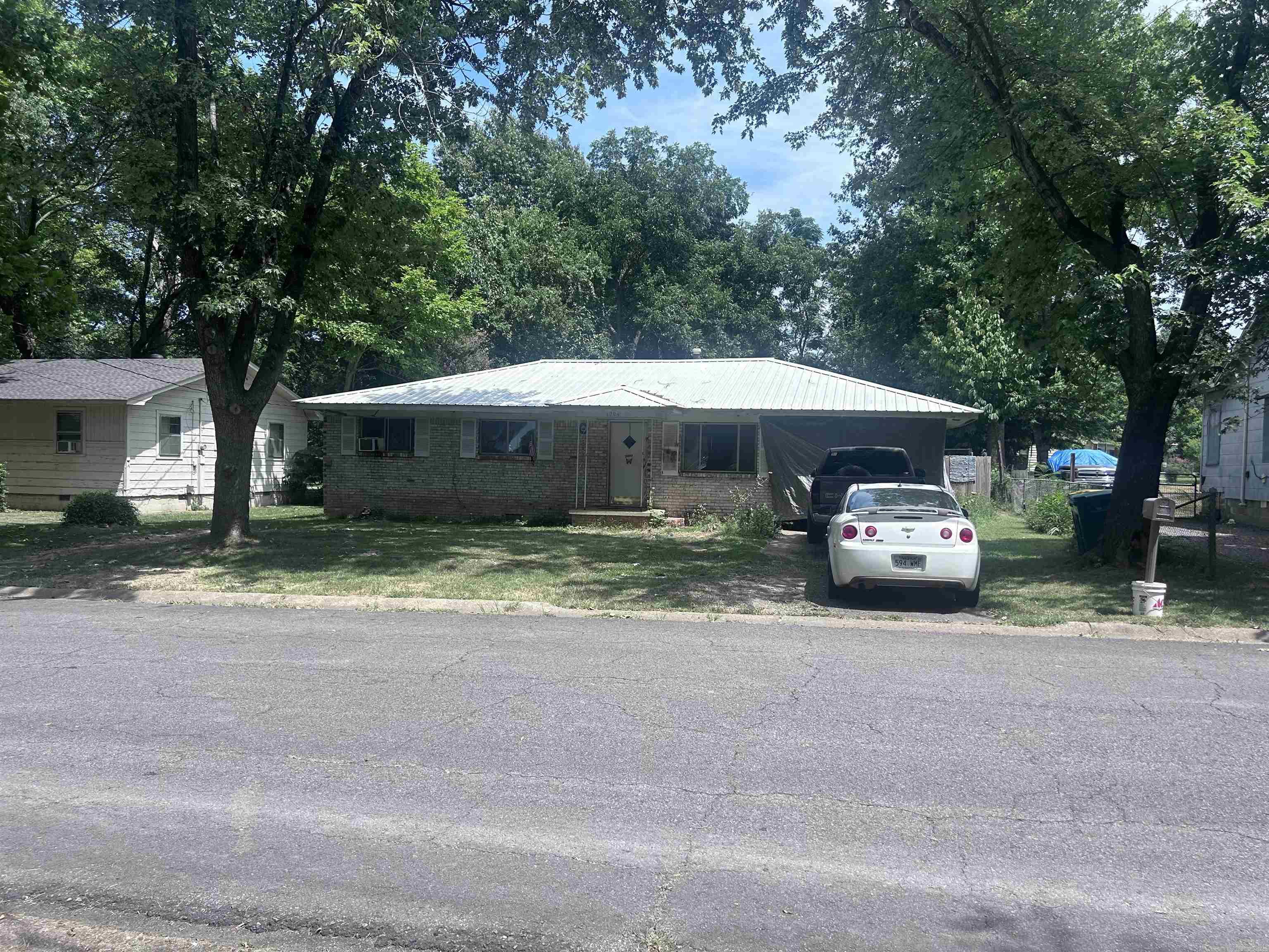 1204 N Erie Avenue