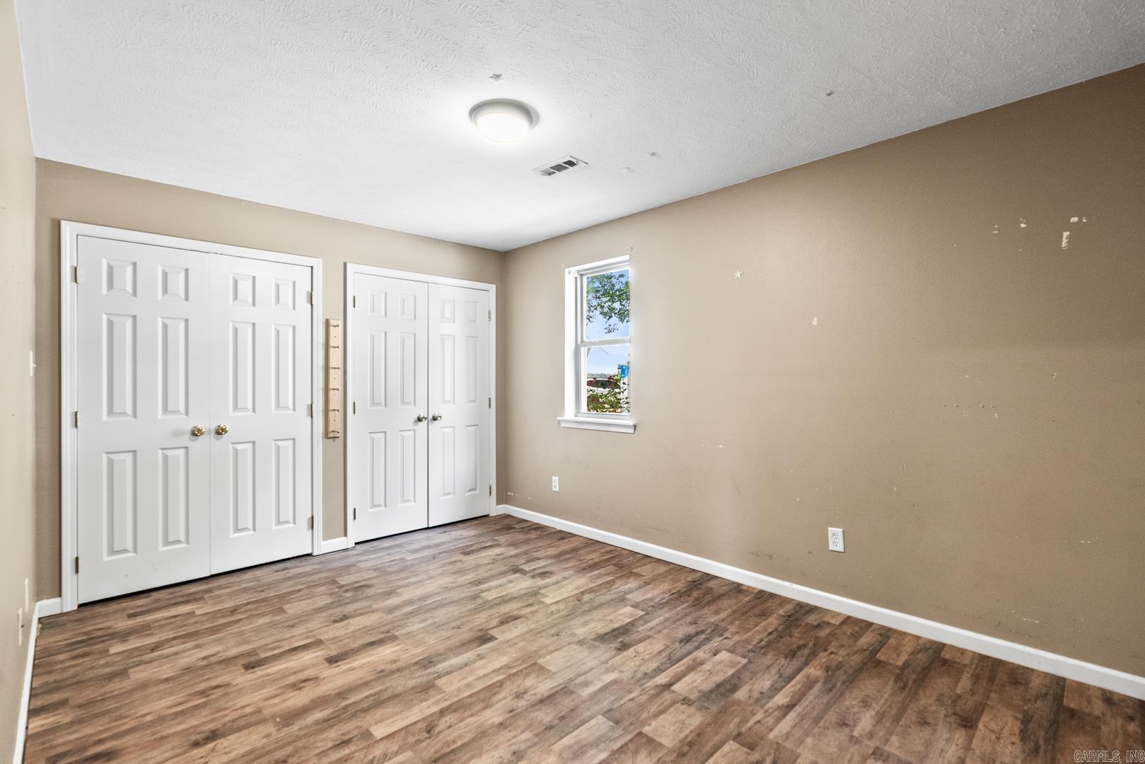 521 E Hwy 225