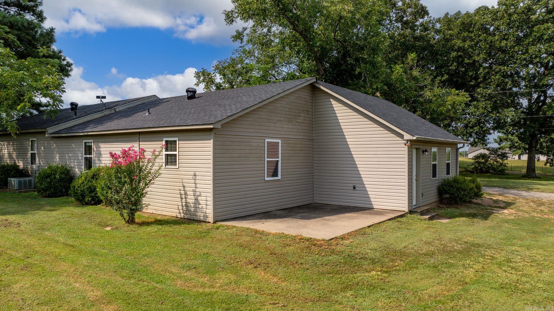 521 E Hwy 225