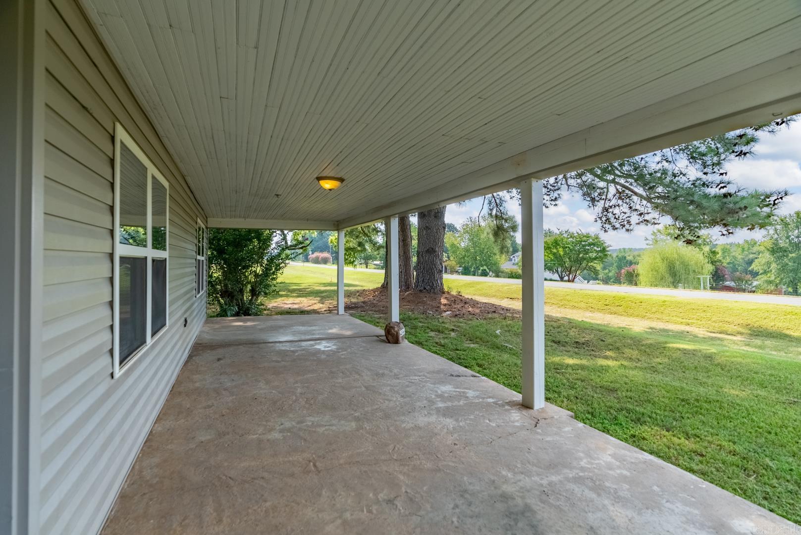 521 E Hwy 225