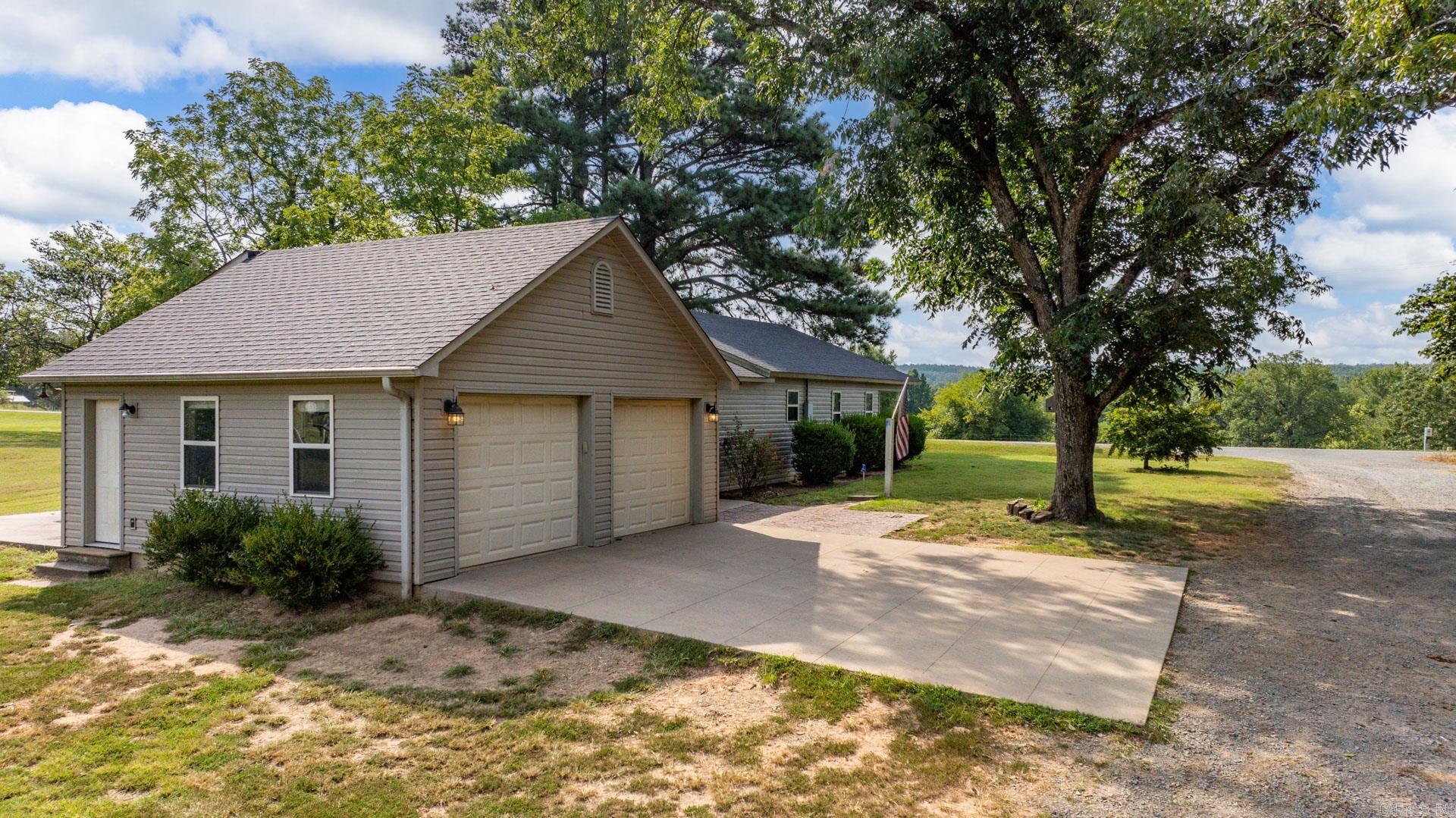 521 E Hwy 225