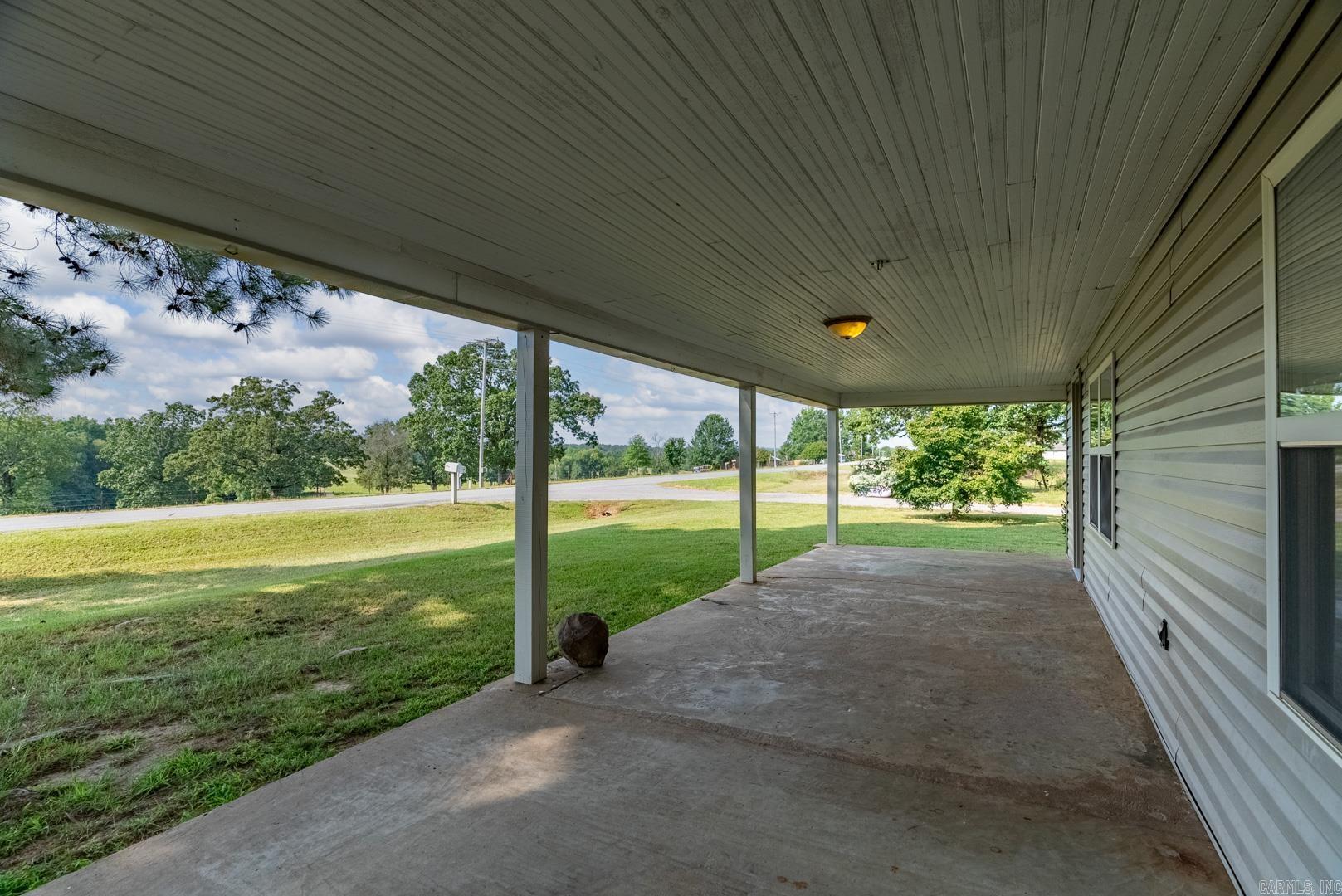 521 E Hwy 225
