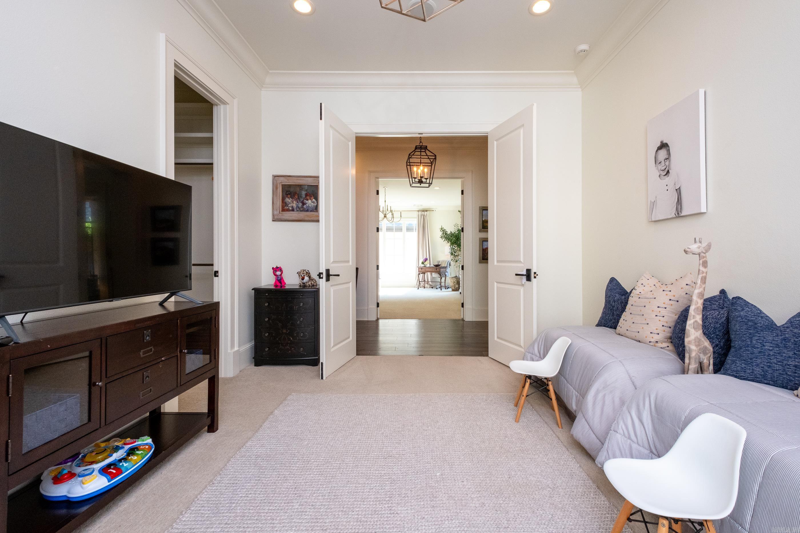 18 Hallen Court