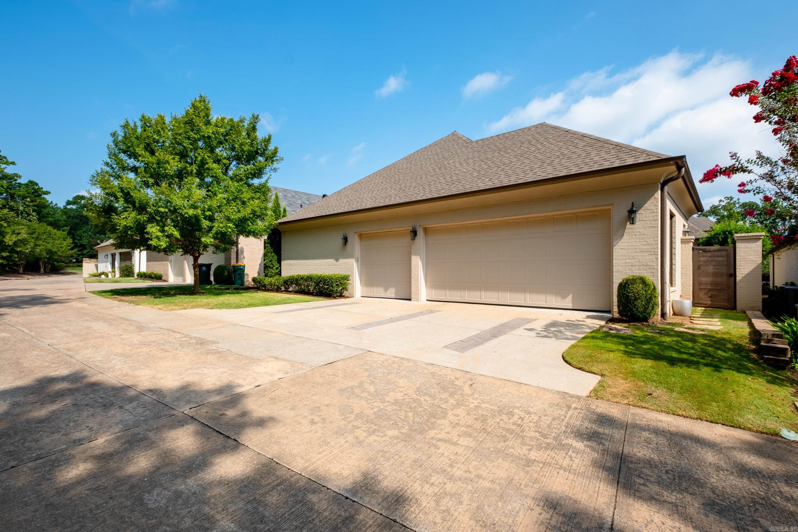 18 Hallen Court