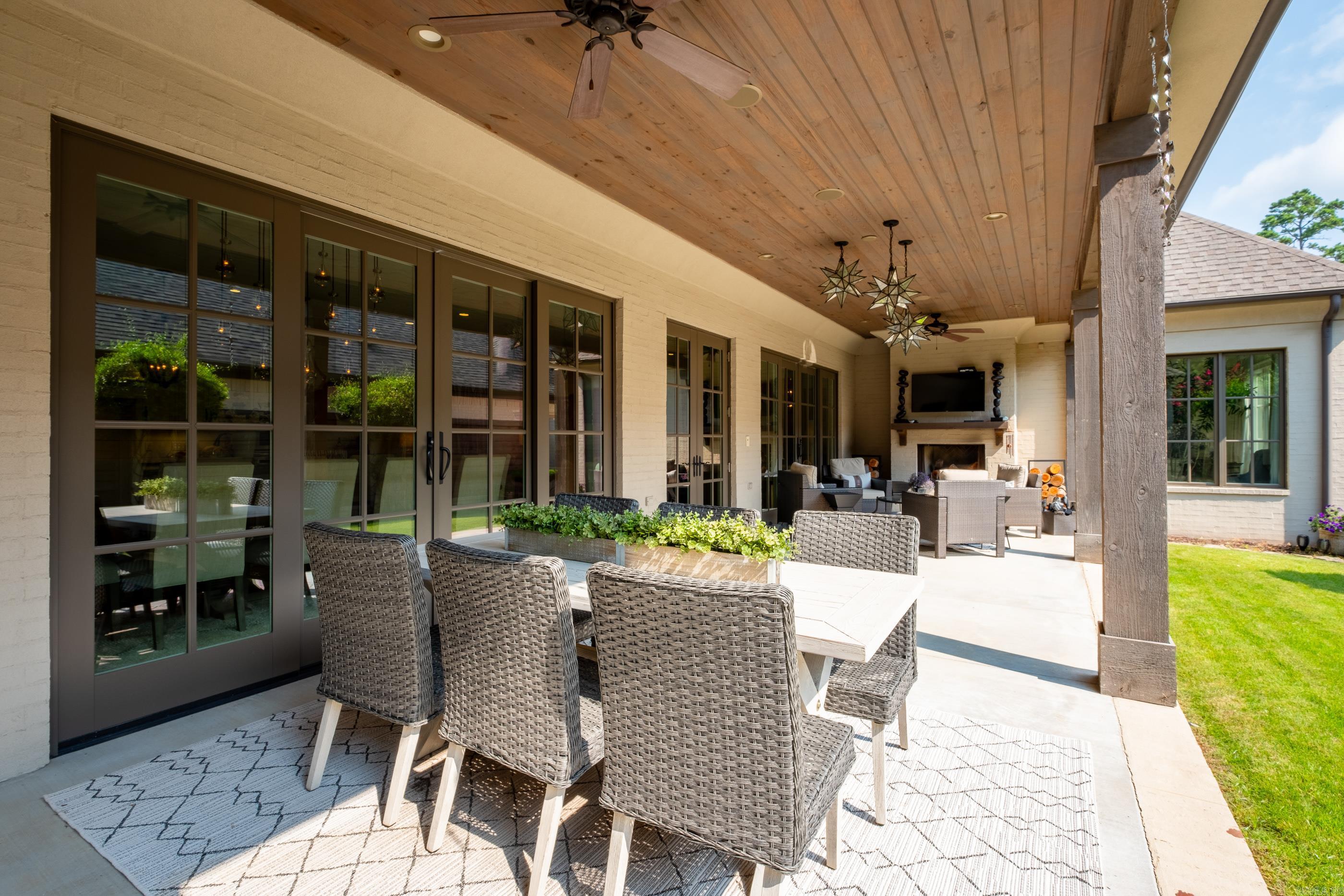 18 Hallen Court