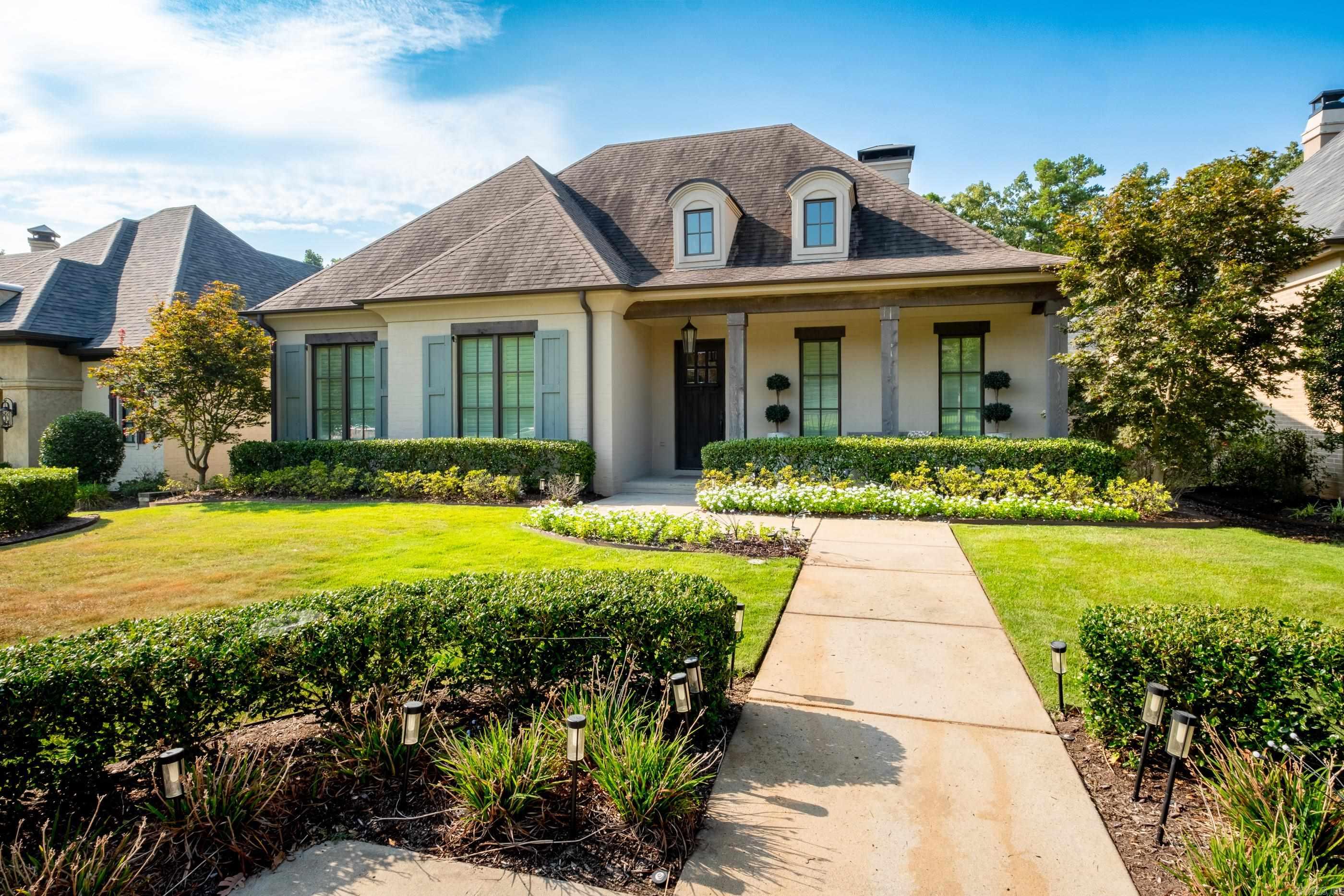 18 Hallen Court