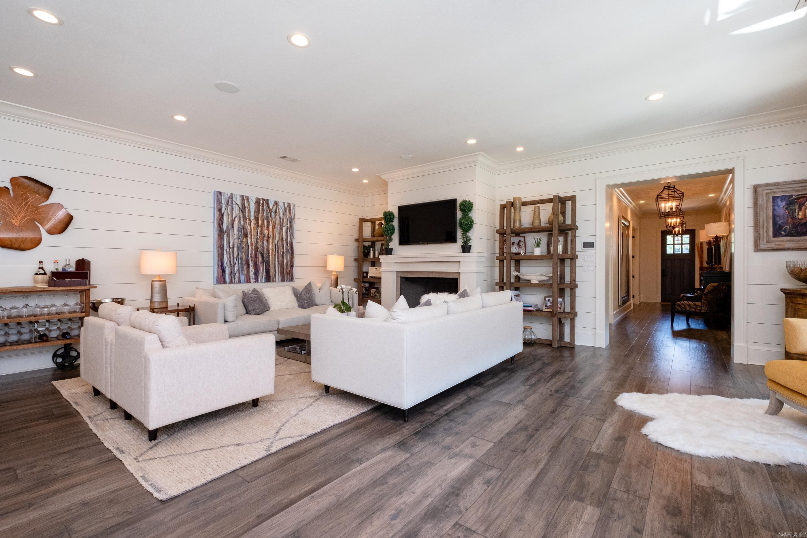 18 Hallen Court