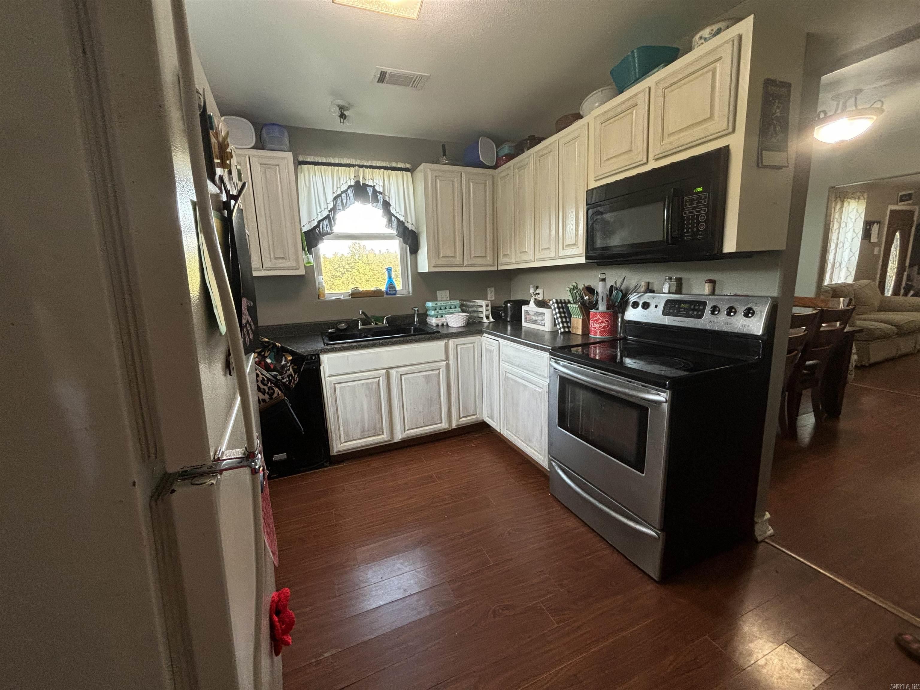 108 W Sleepy Hollow