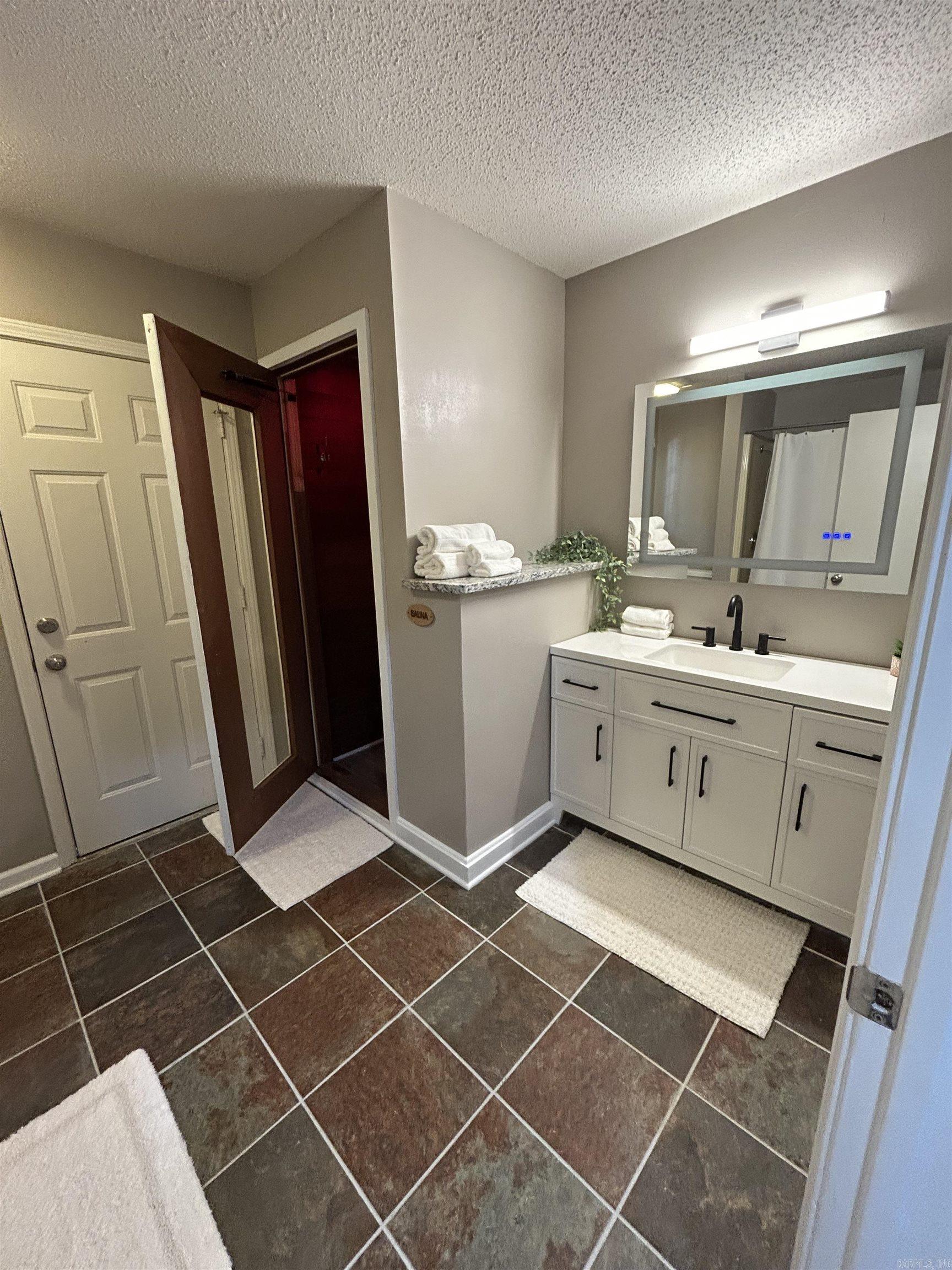 2404 W 3rd