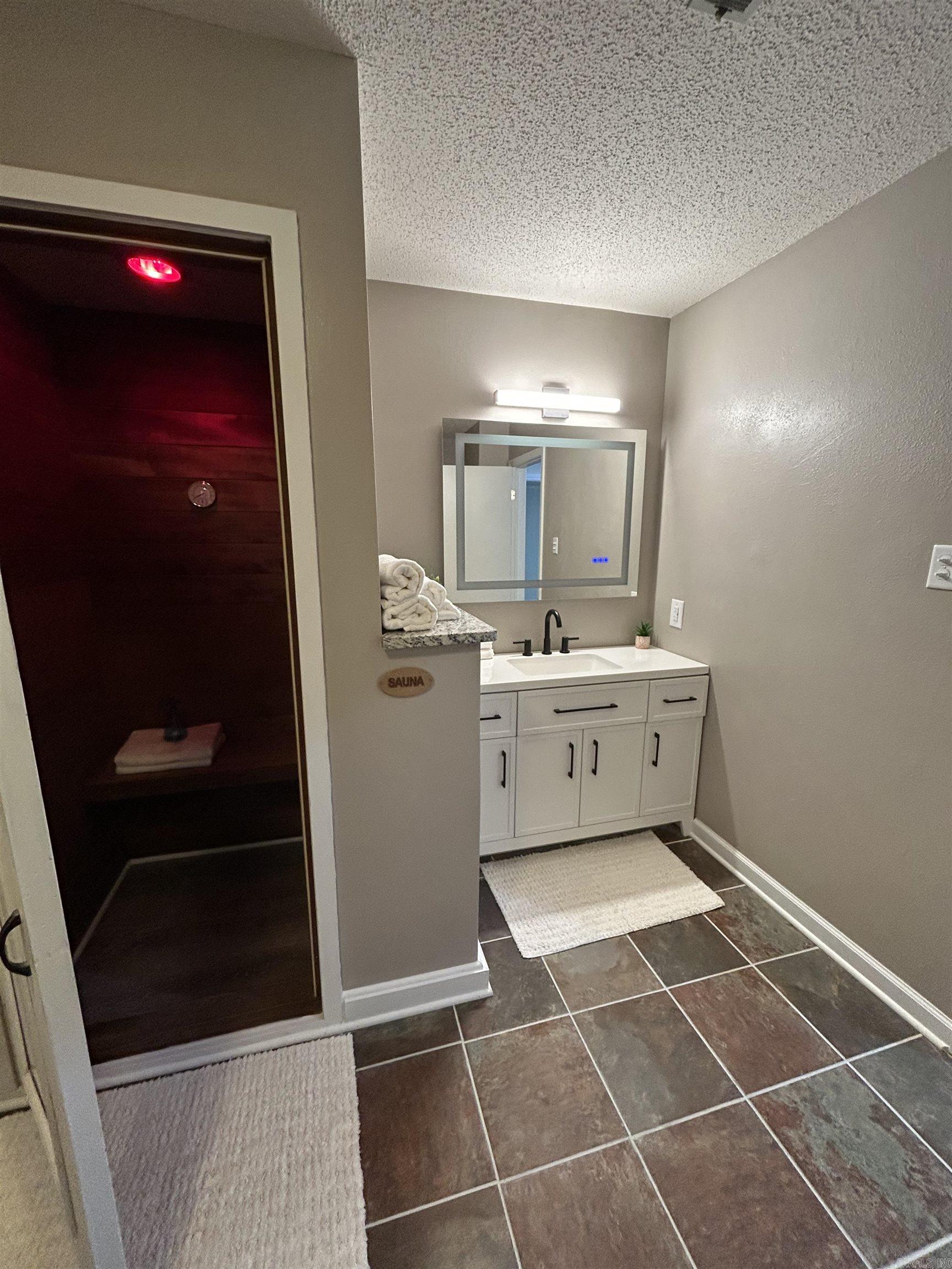 2404 W 3rd
