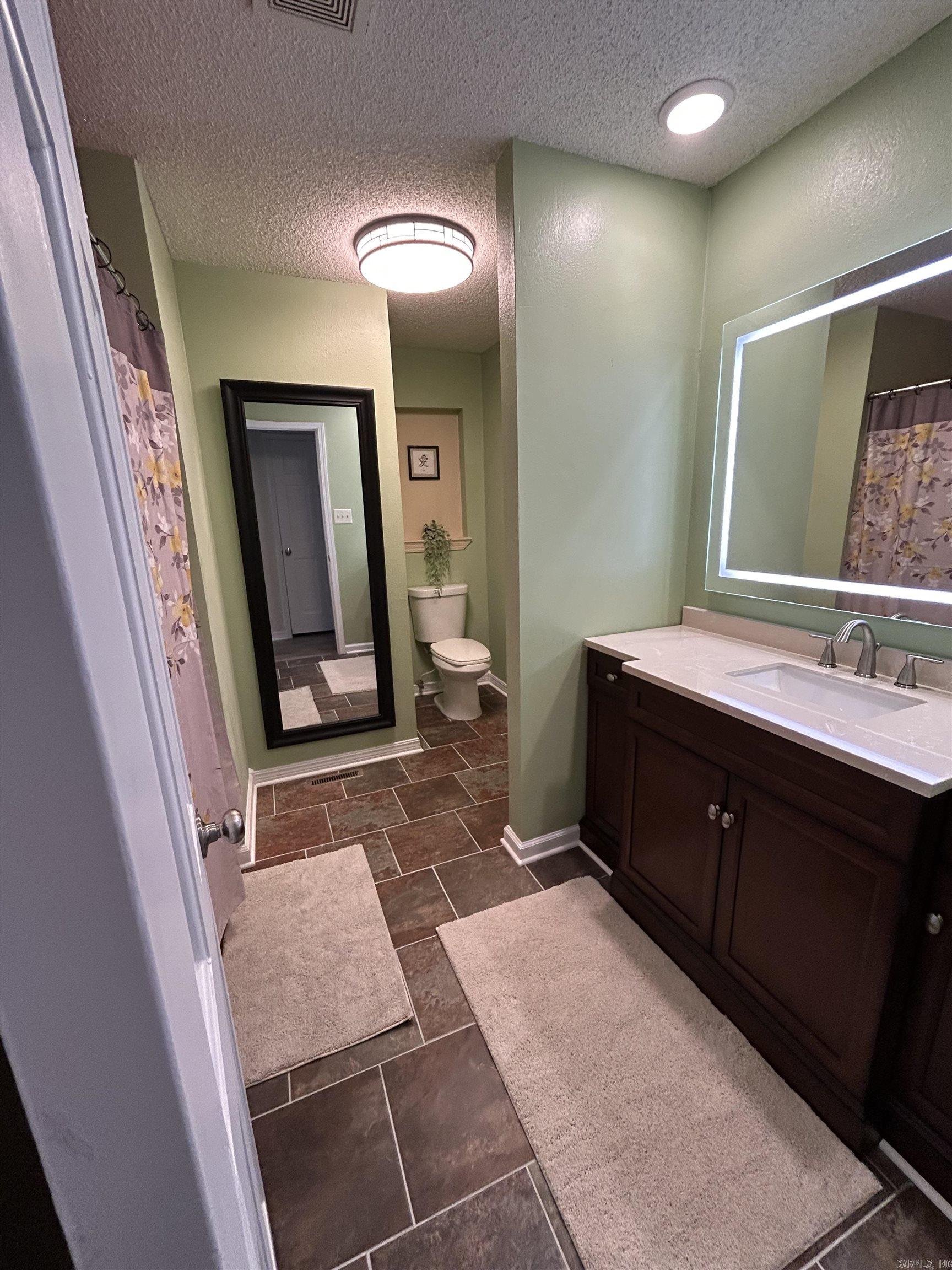 2404 W 3rd