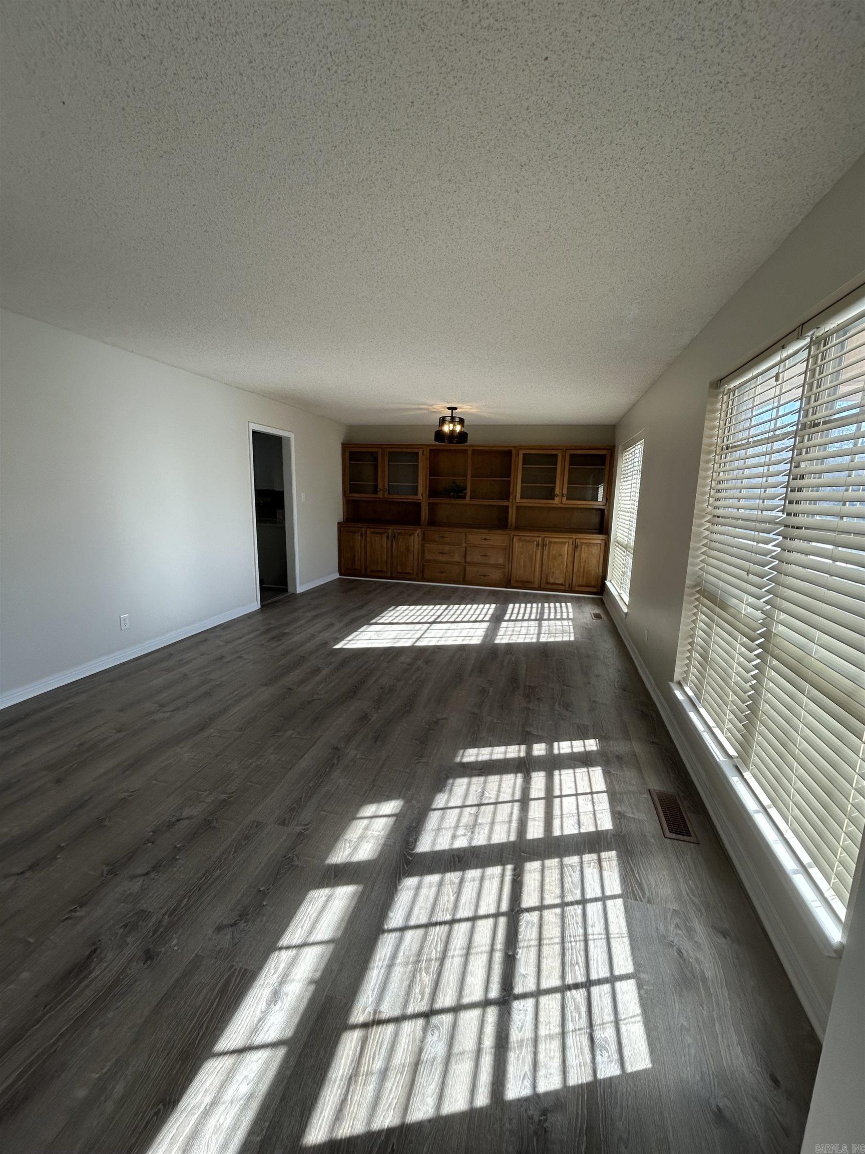 2404 W 3rd