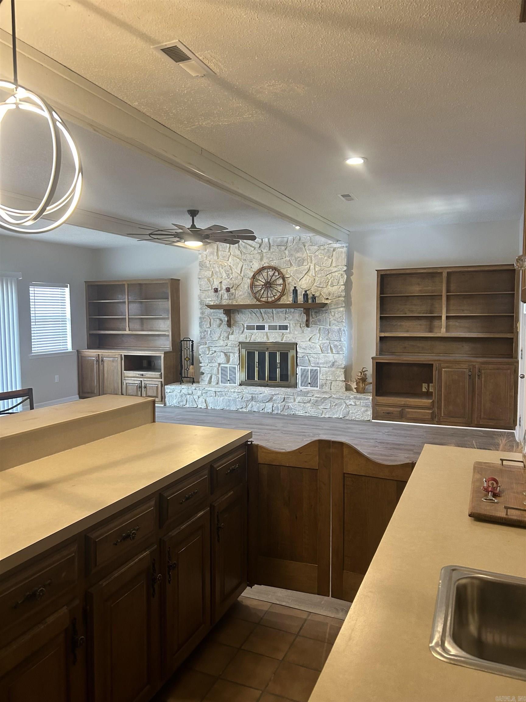 2404 W 3rd