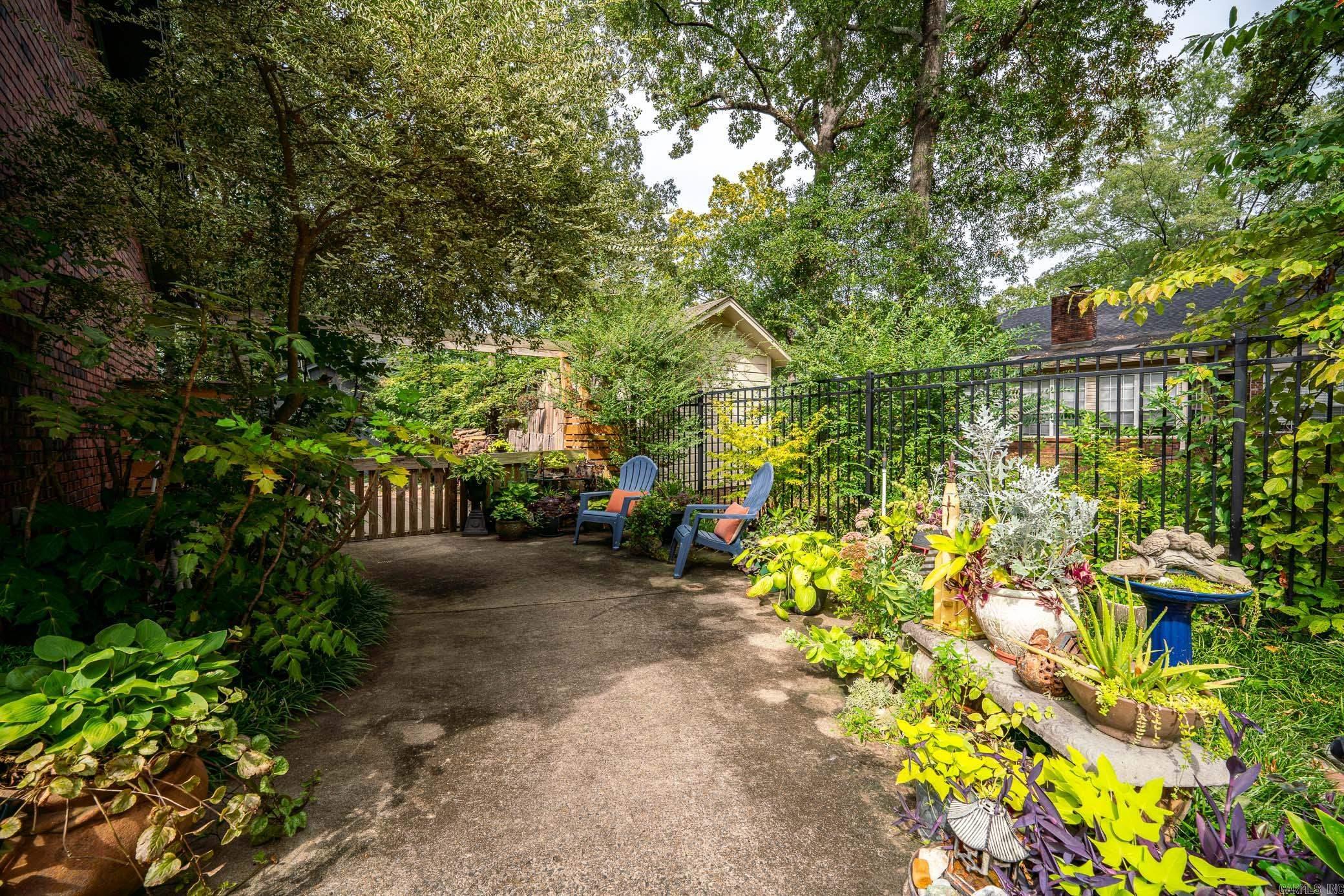 43 Shady Valley Drive