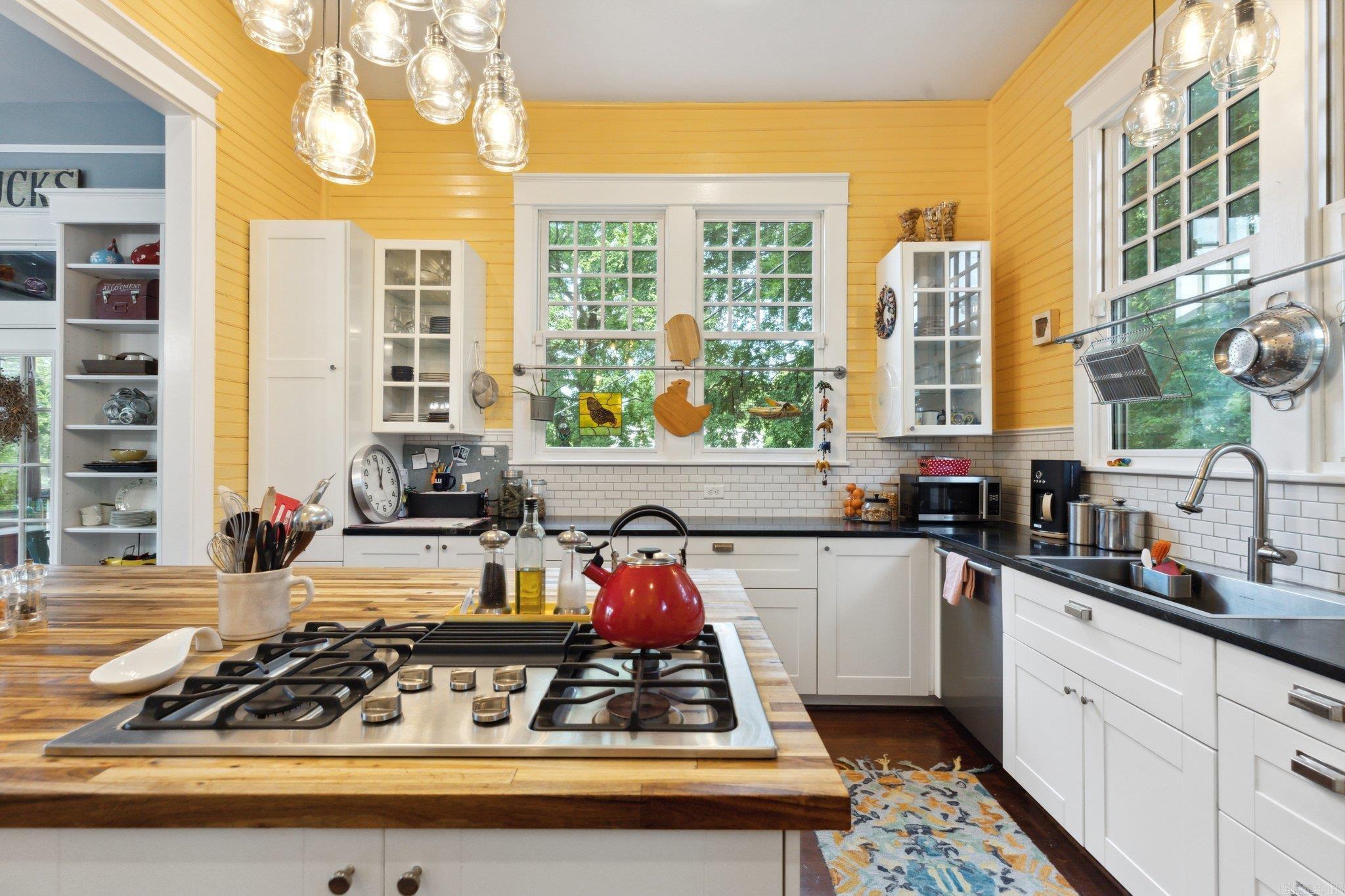 1922 W 22ND Street