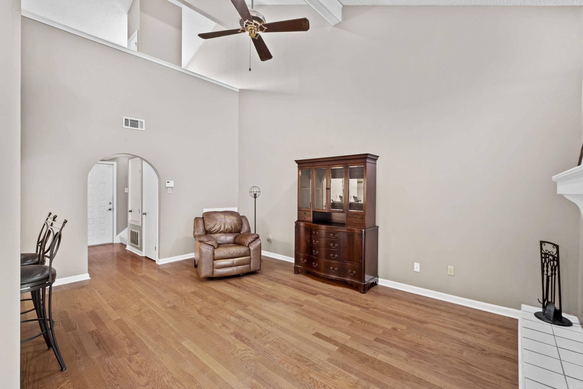 301 Kings Row Drive Unit: 206