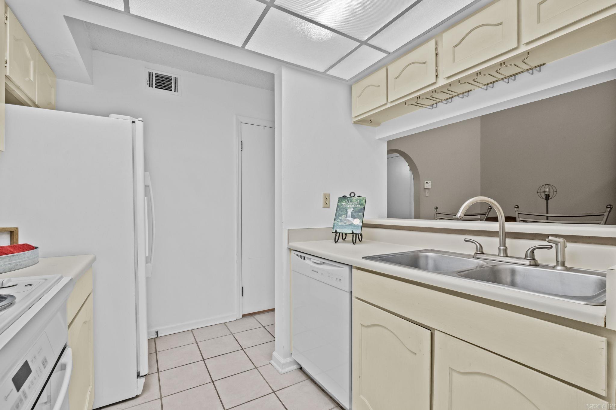 301 Kings Row Drive Unit: 206