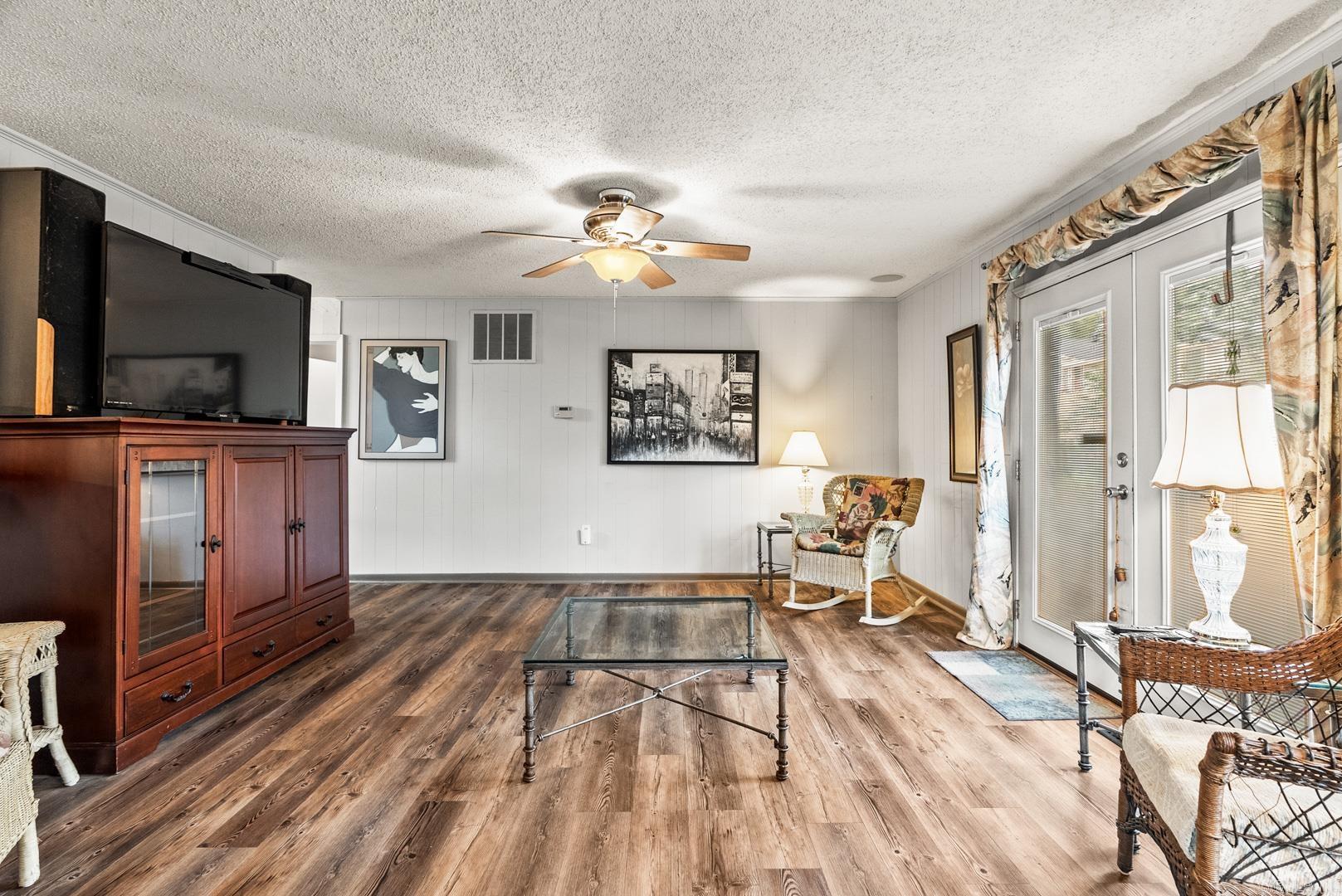 5 Leisurewood Lane