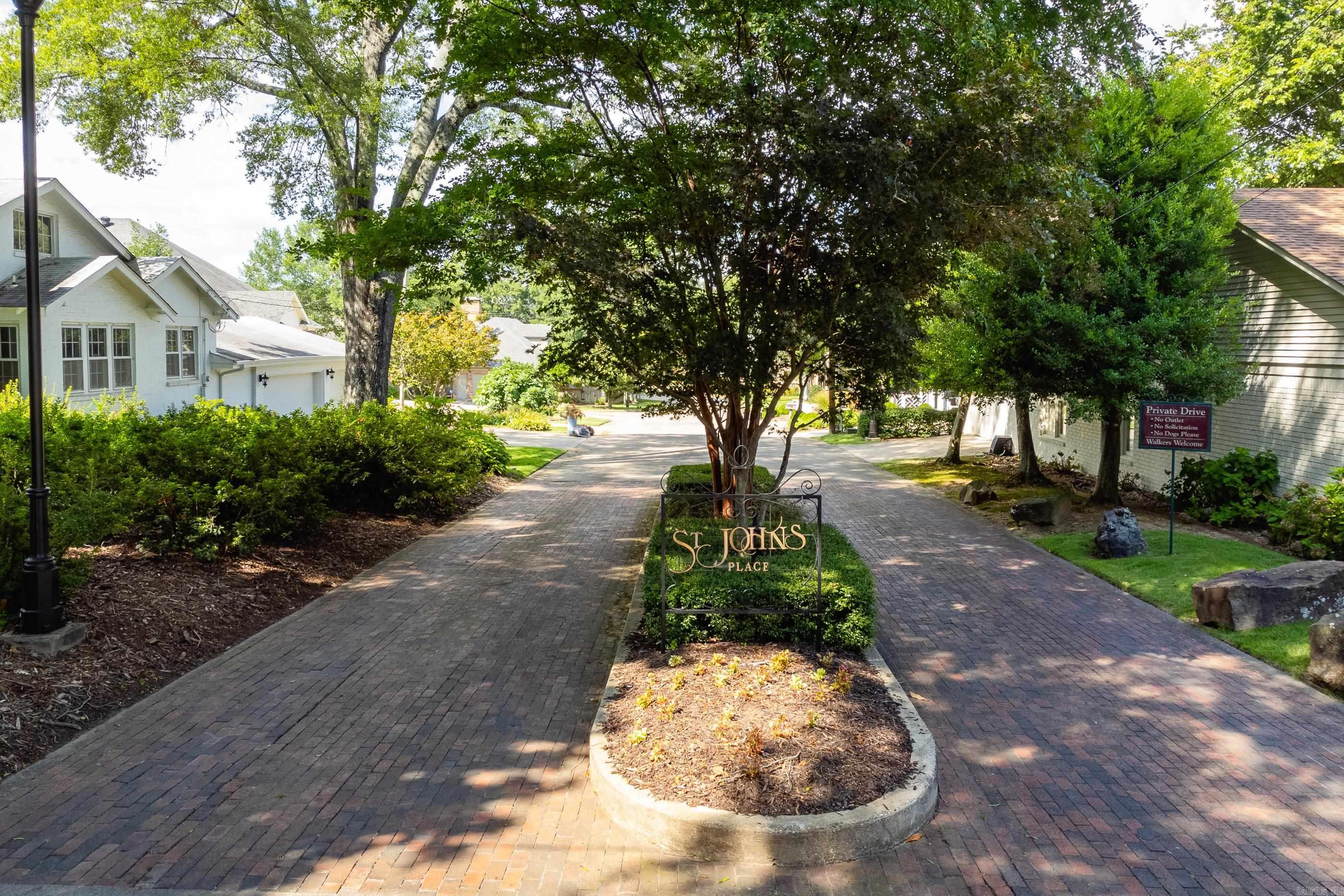 38 Saint Johns Place