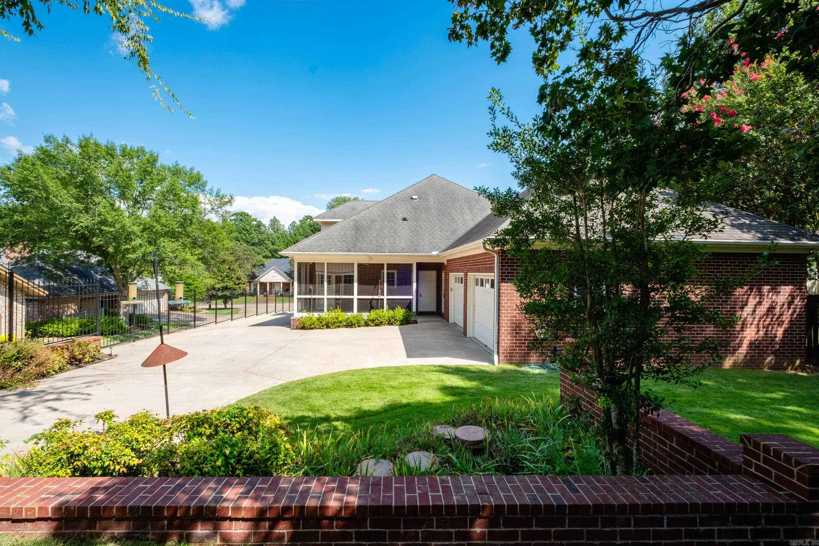 38 Saint Johns Place