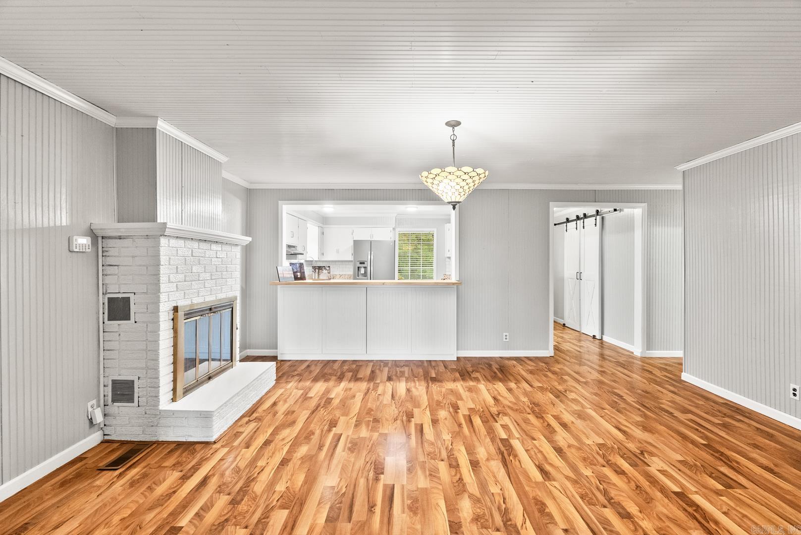 10 N Deer Lane