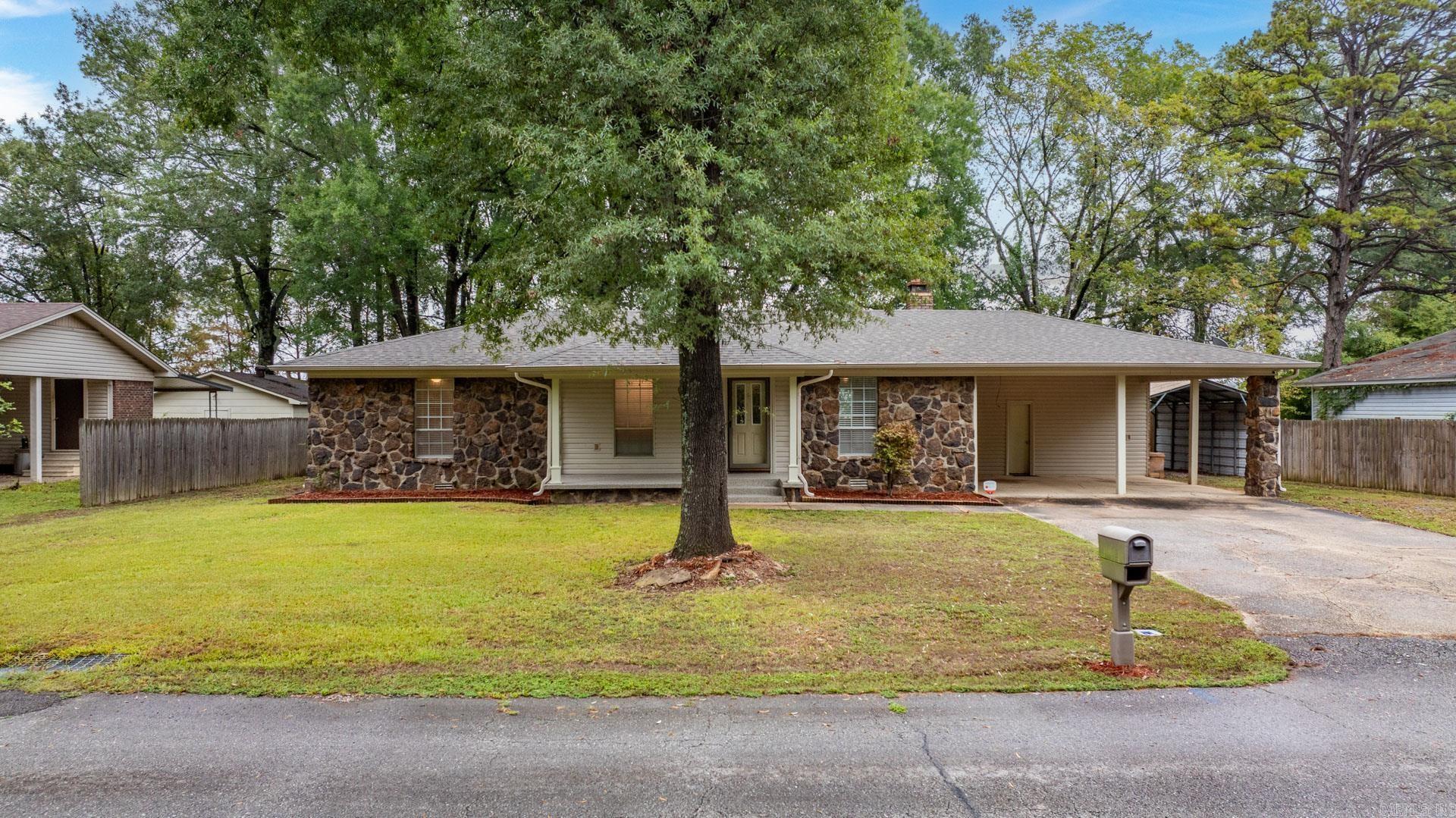 10 N Deer Lane
