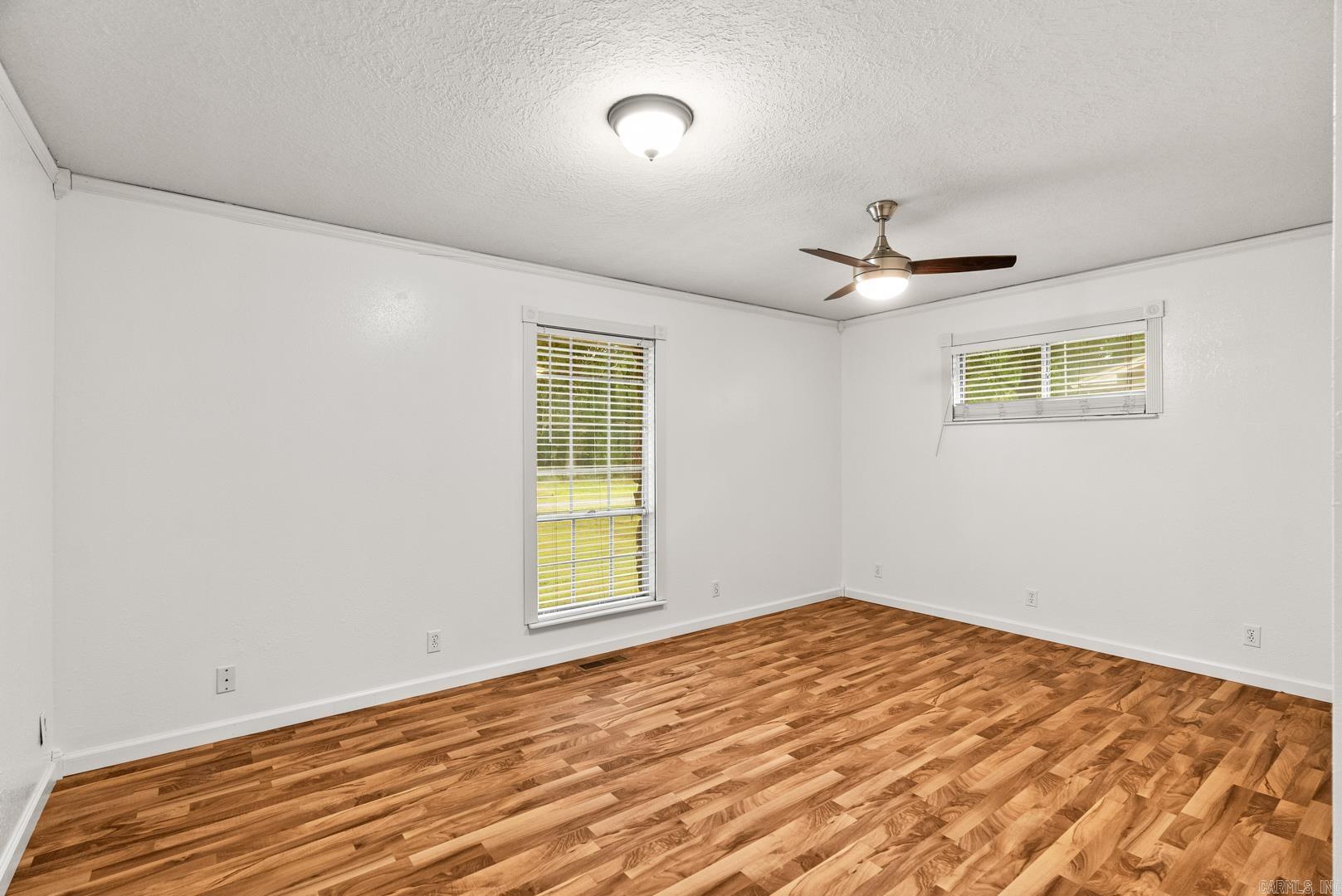 10 N Deer Lane