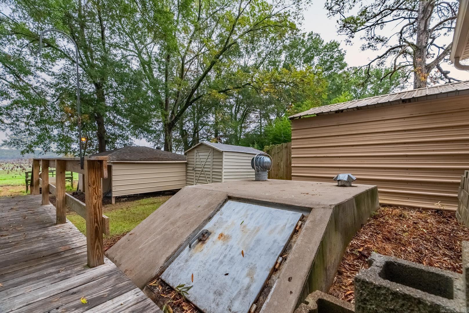 10 N Deer Lane