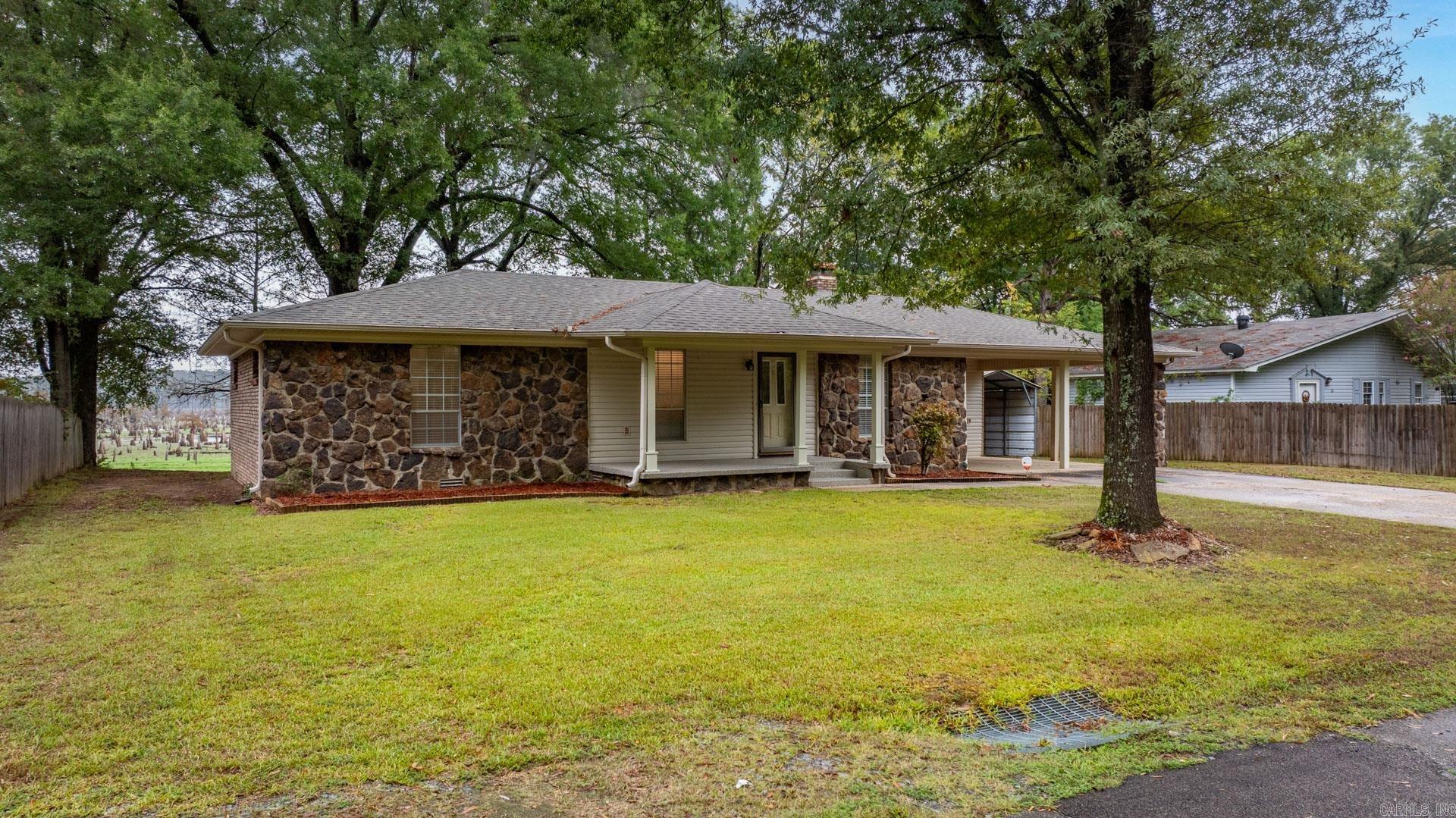 10 N Deer Lane