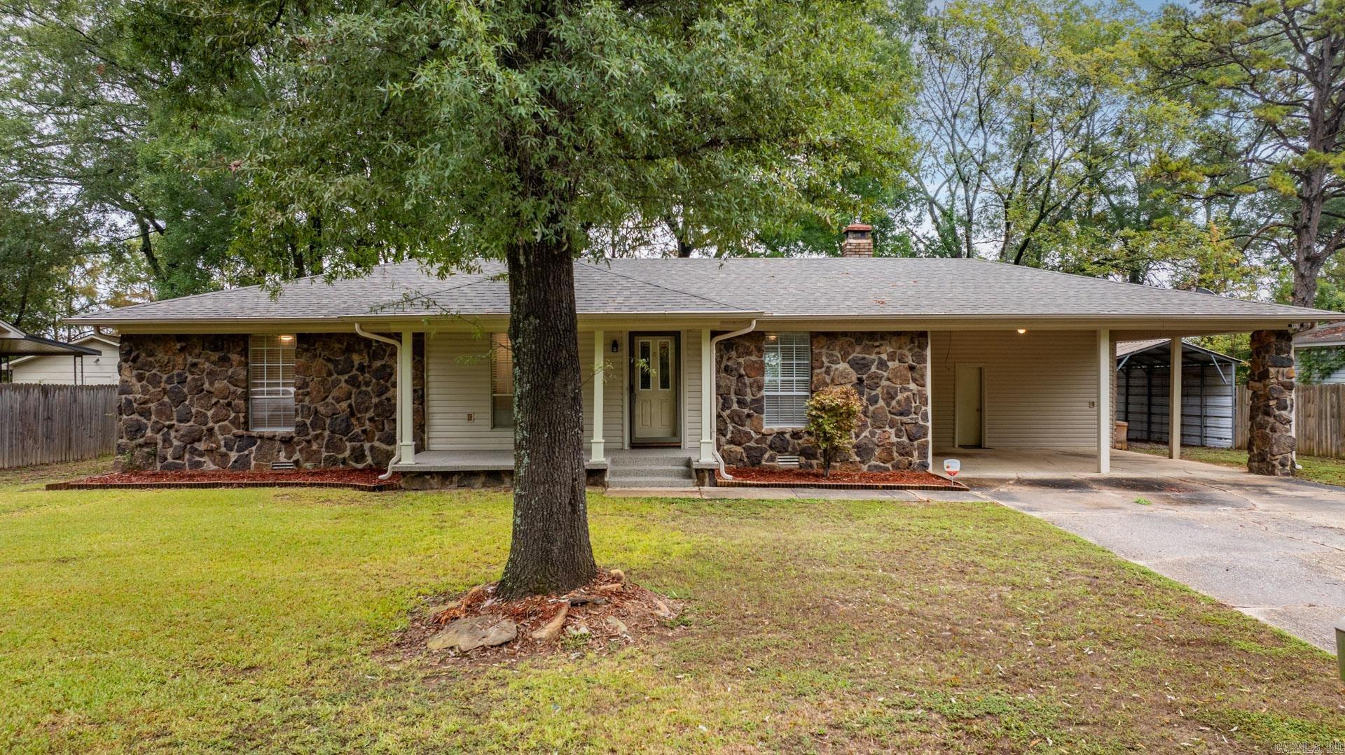 10 N Deer Lane