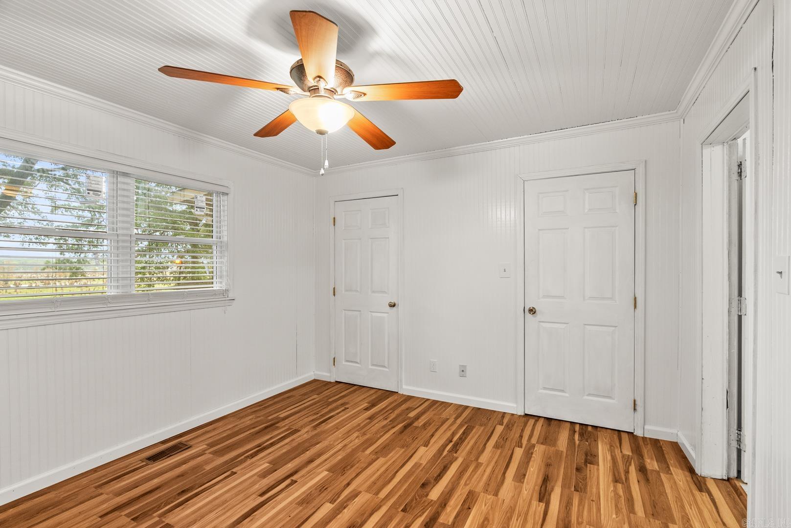 10 N Deer Lane