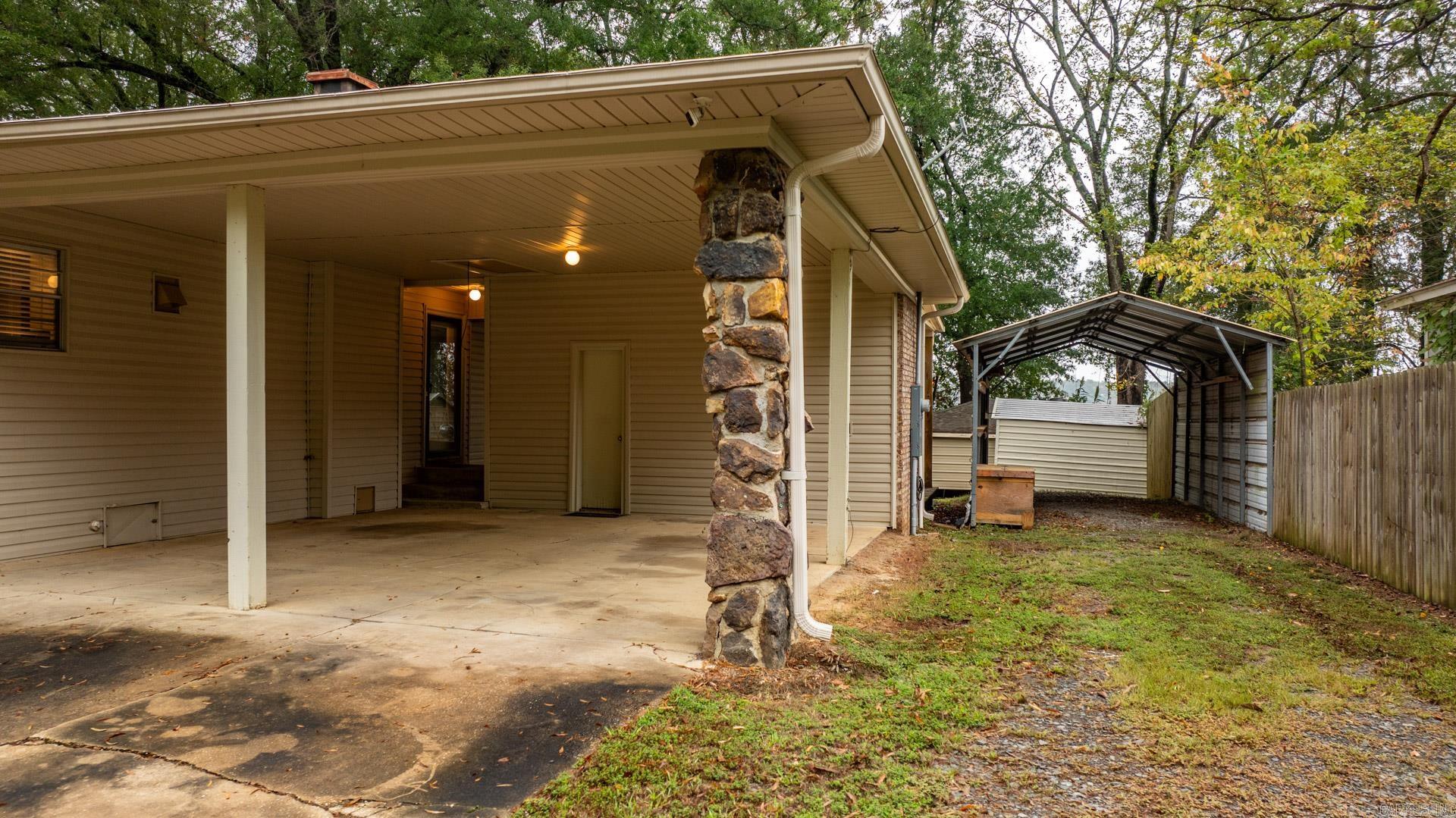 10 N Deer Lane