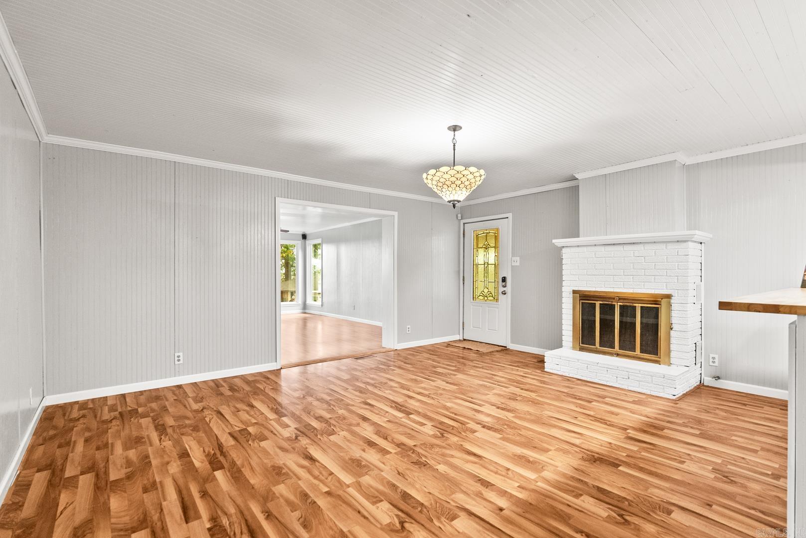 10 N Deer Lane