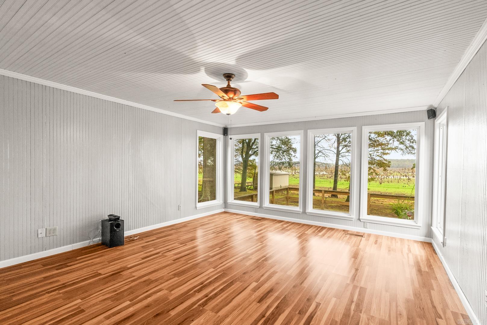 10 N Deer Lane