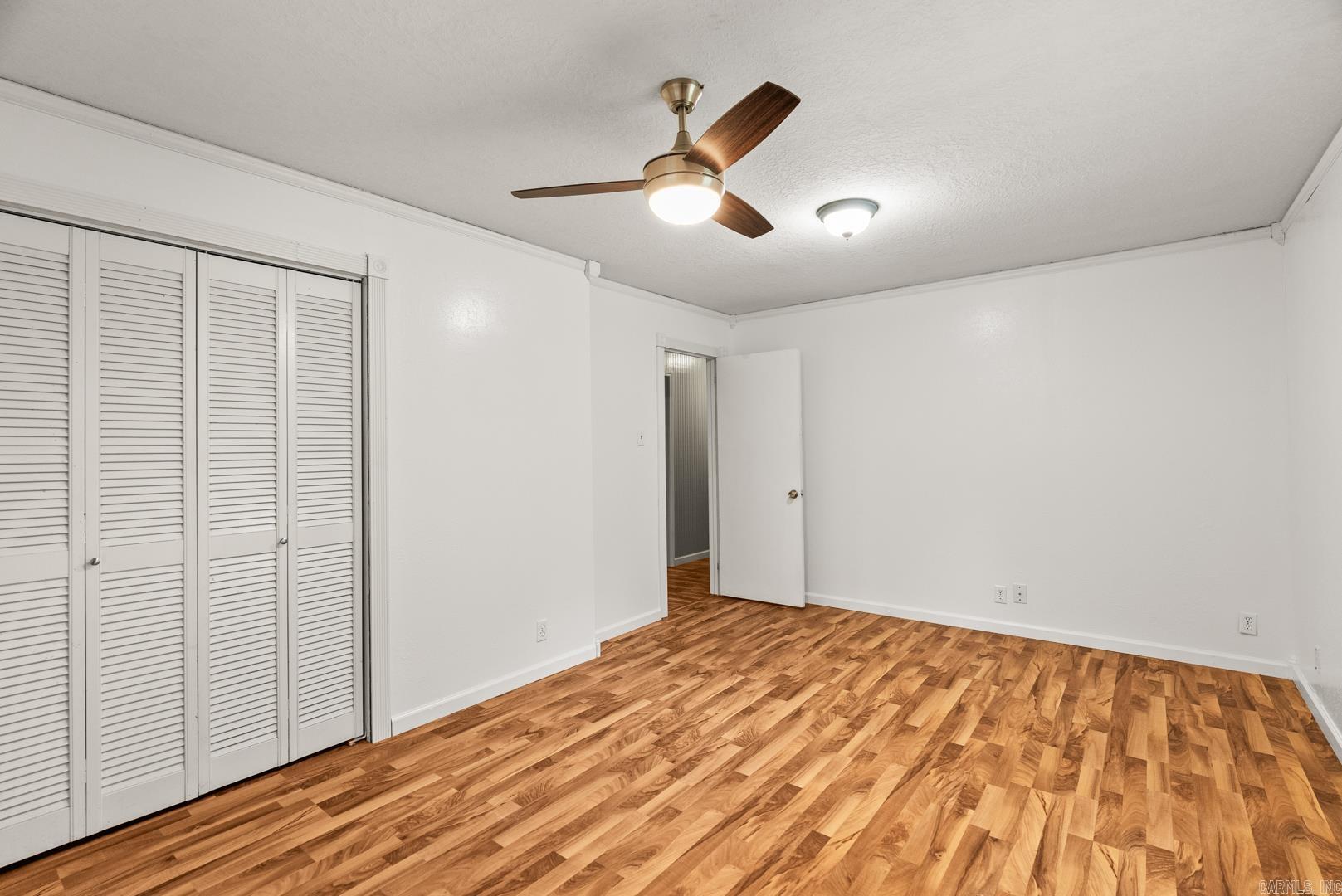 10 N Deer Lane