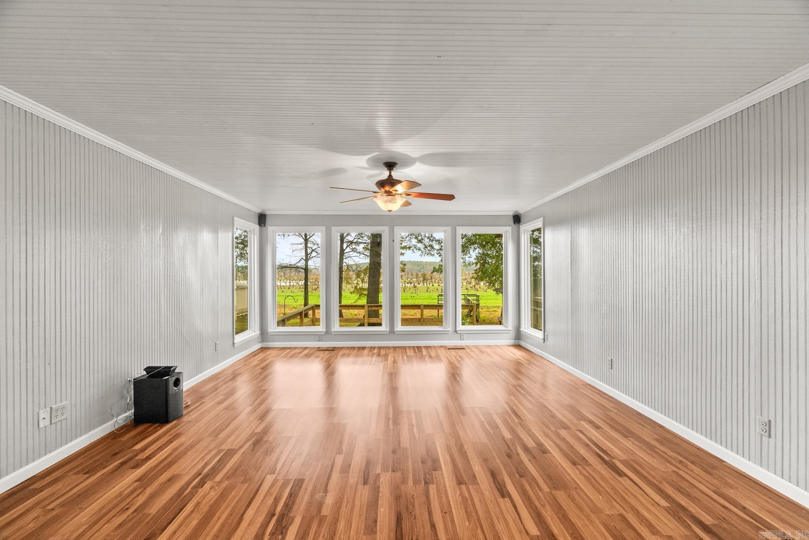 10 N Deer Lane