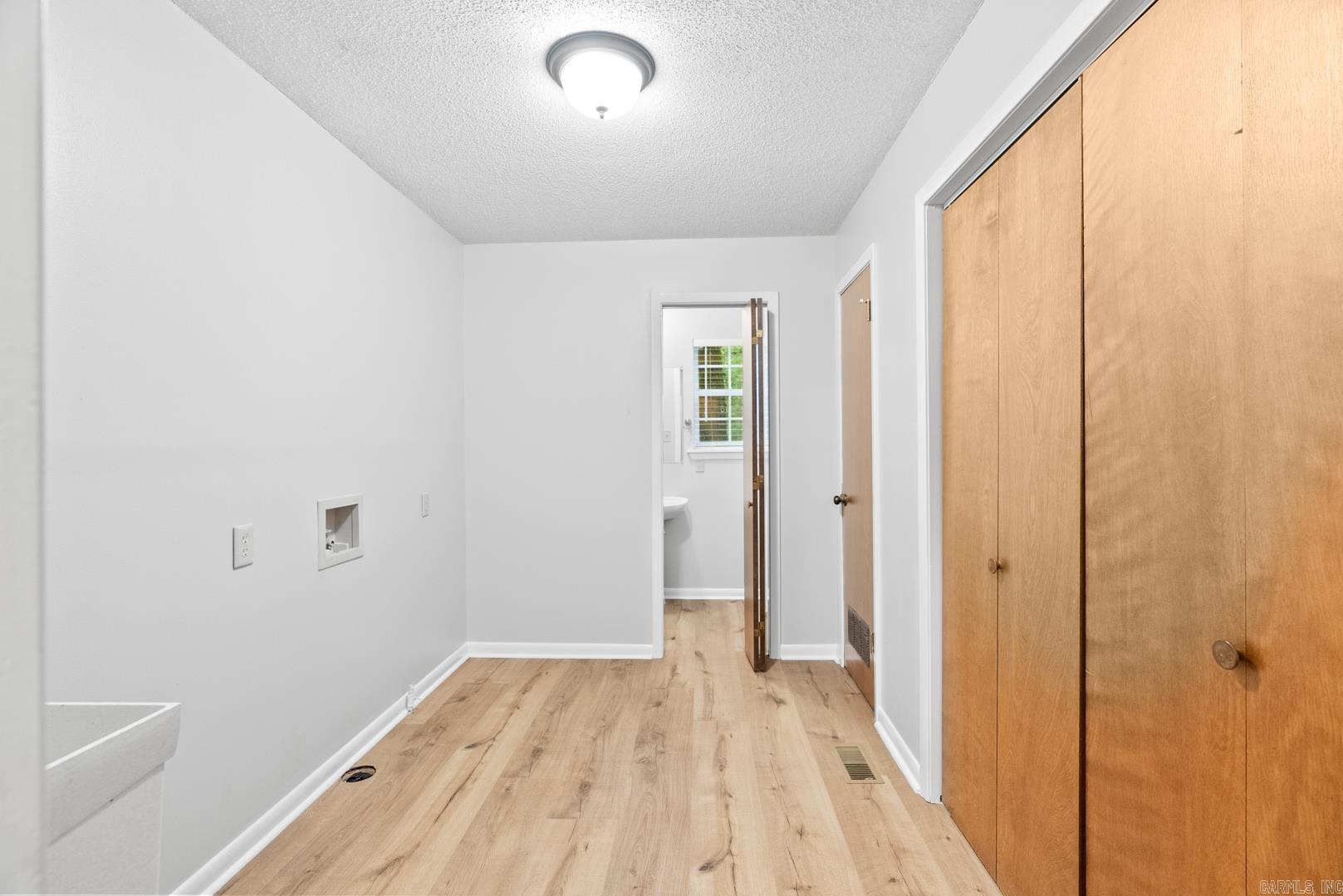 15807 Hunter Lane