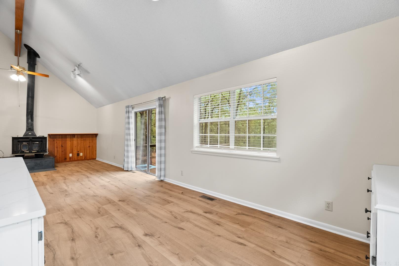 15807 Hunter Lane