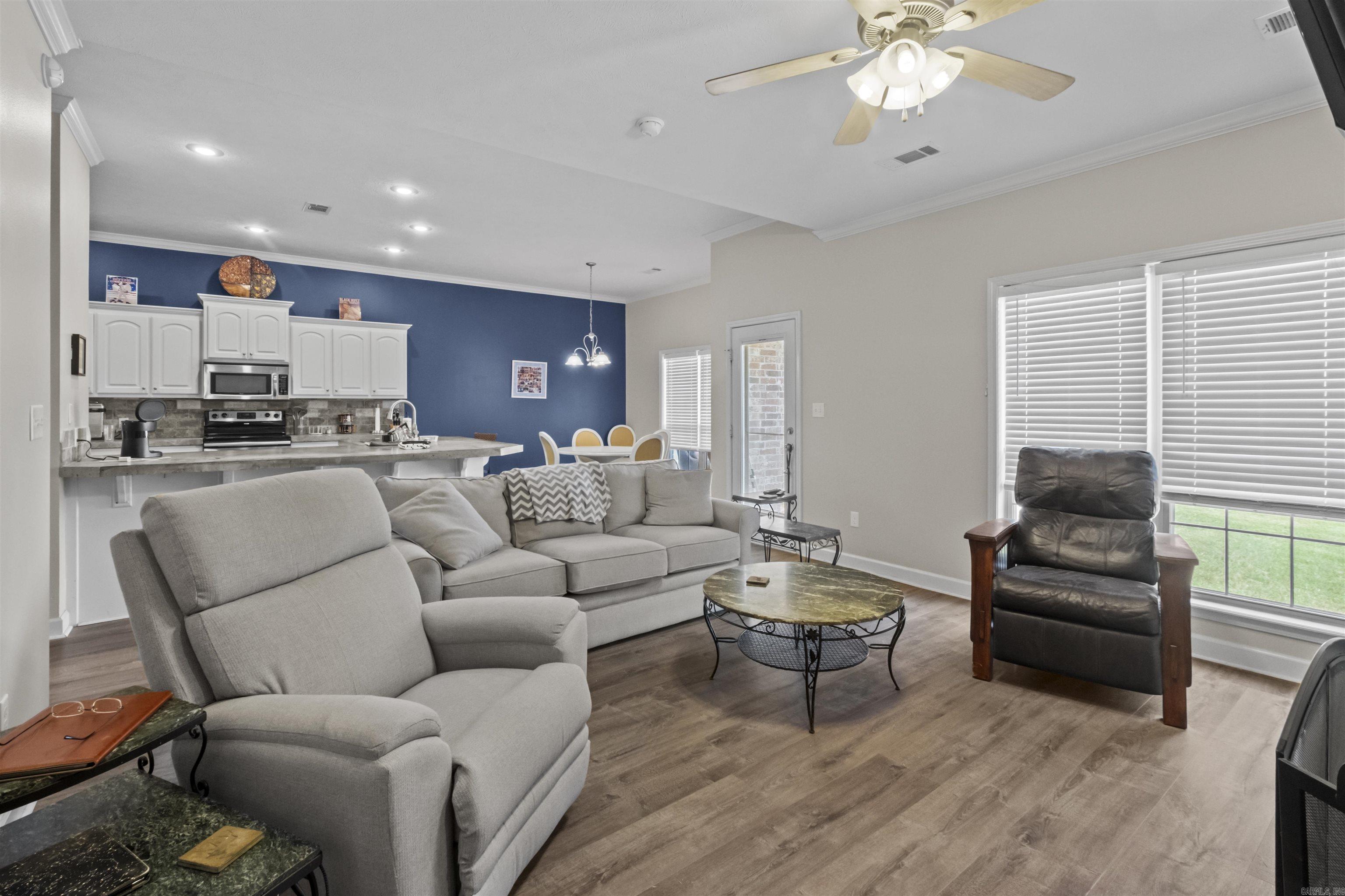 196 Oakview