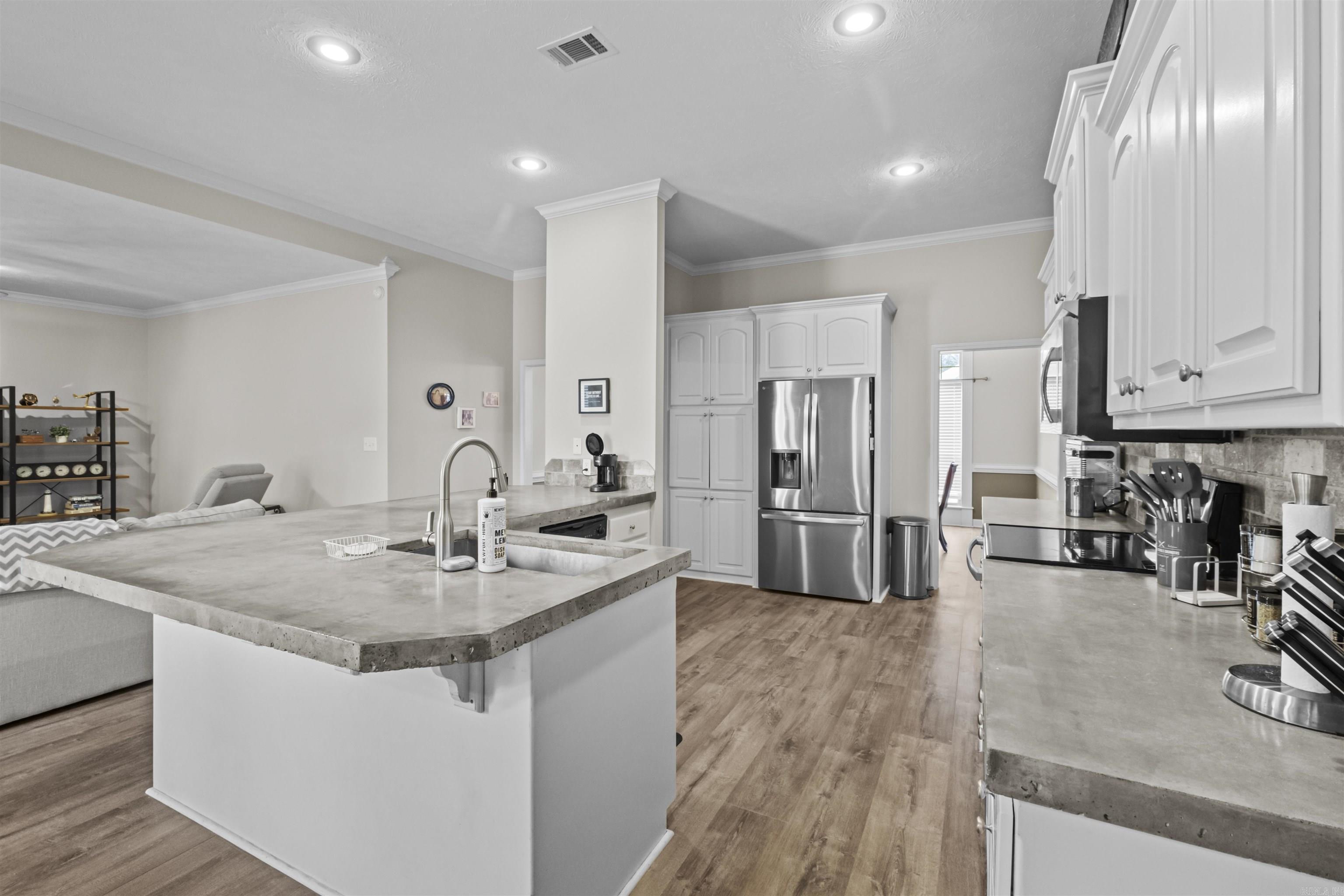 196 Oakview