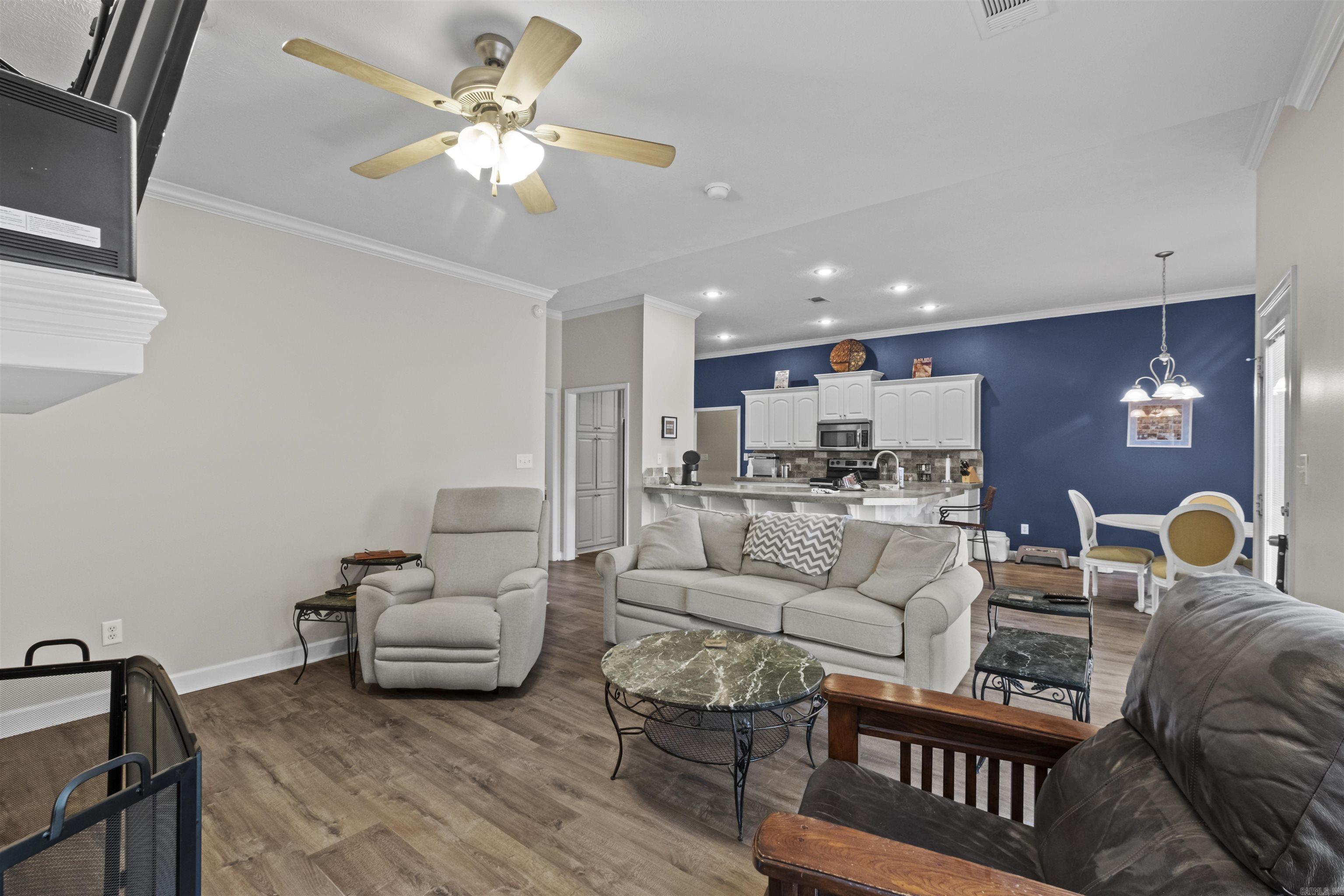 196 Oakview