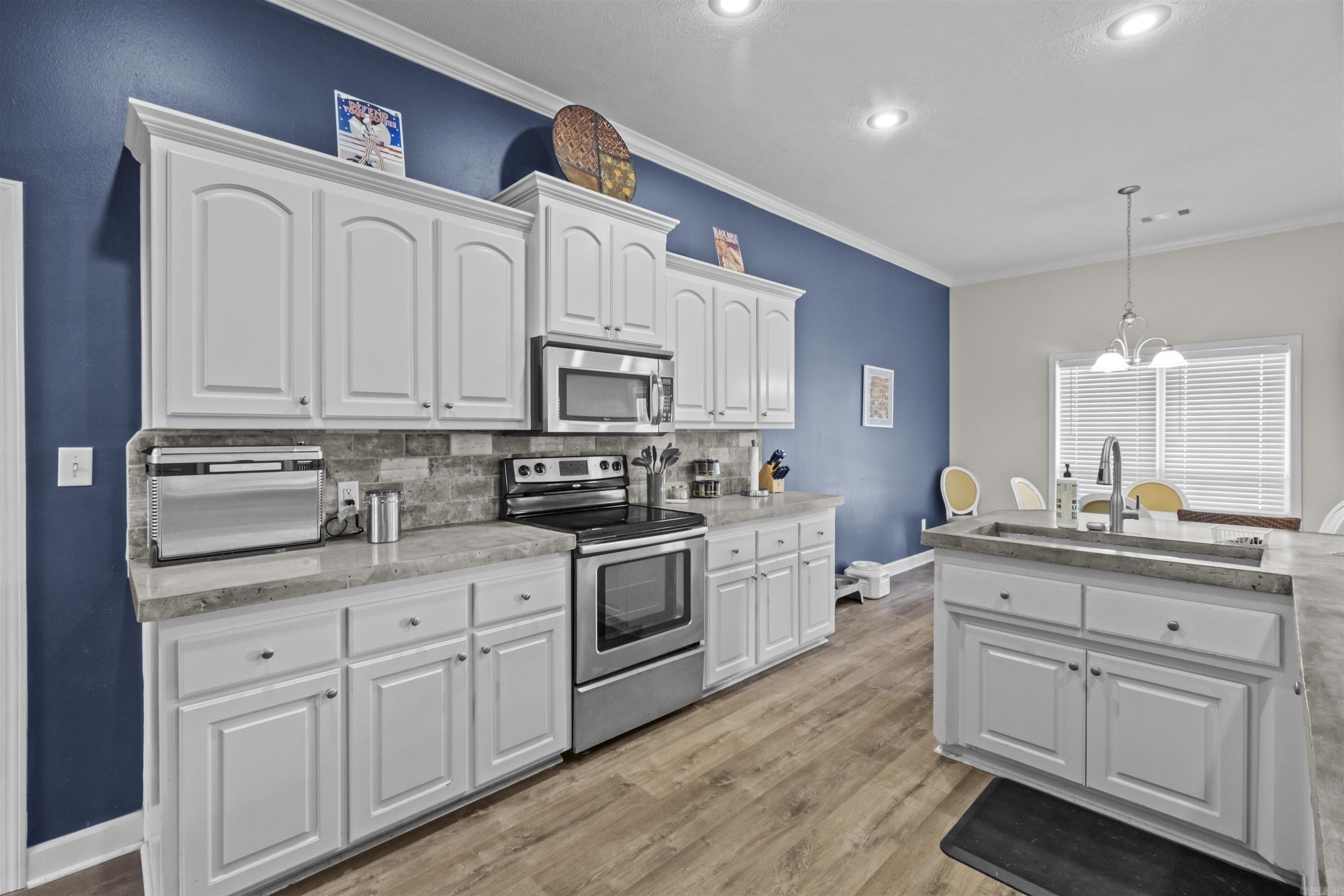 196 Oakview