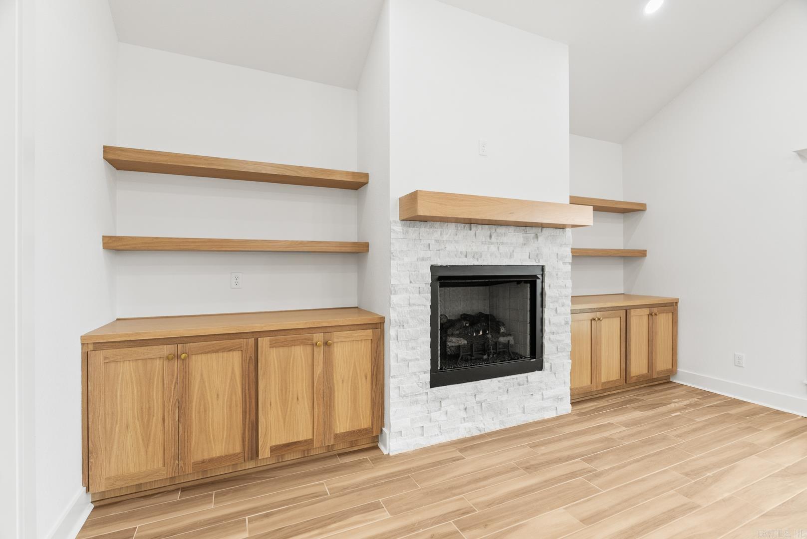 2333 Lakewood Circle