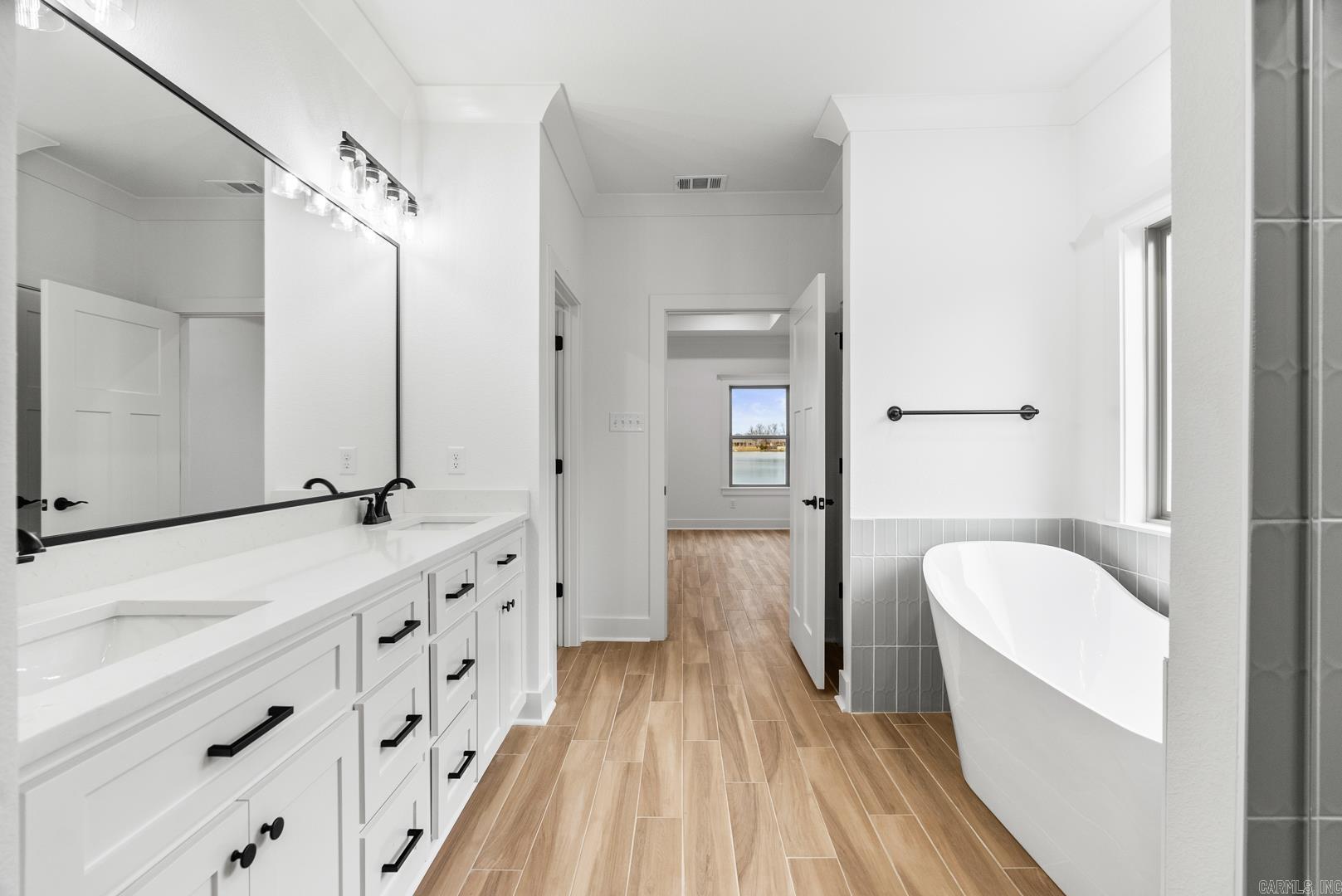 2333 Lakewood Circle