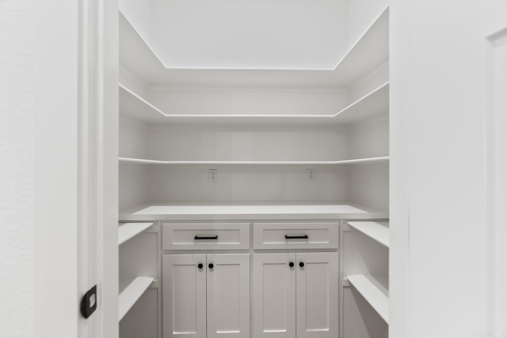 2333 Lakewood Circle