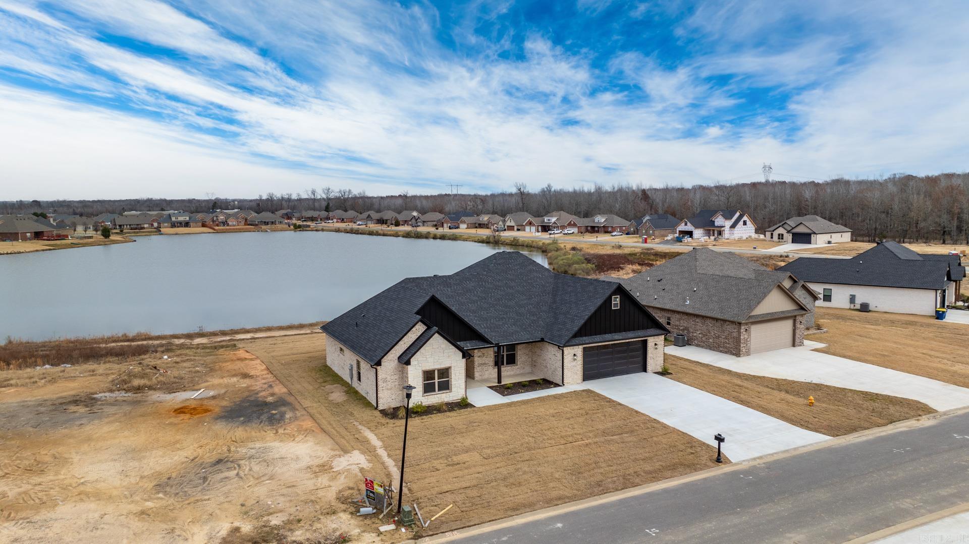 2333 Lakewood Circle