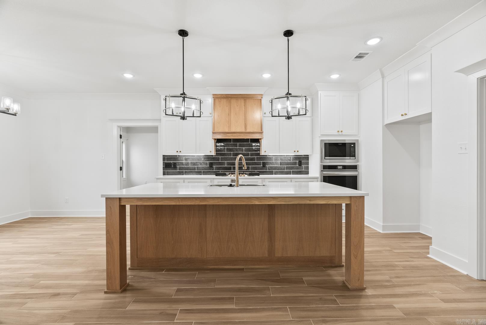 2333 Lakewood Circle